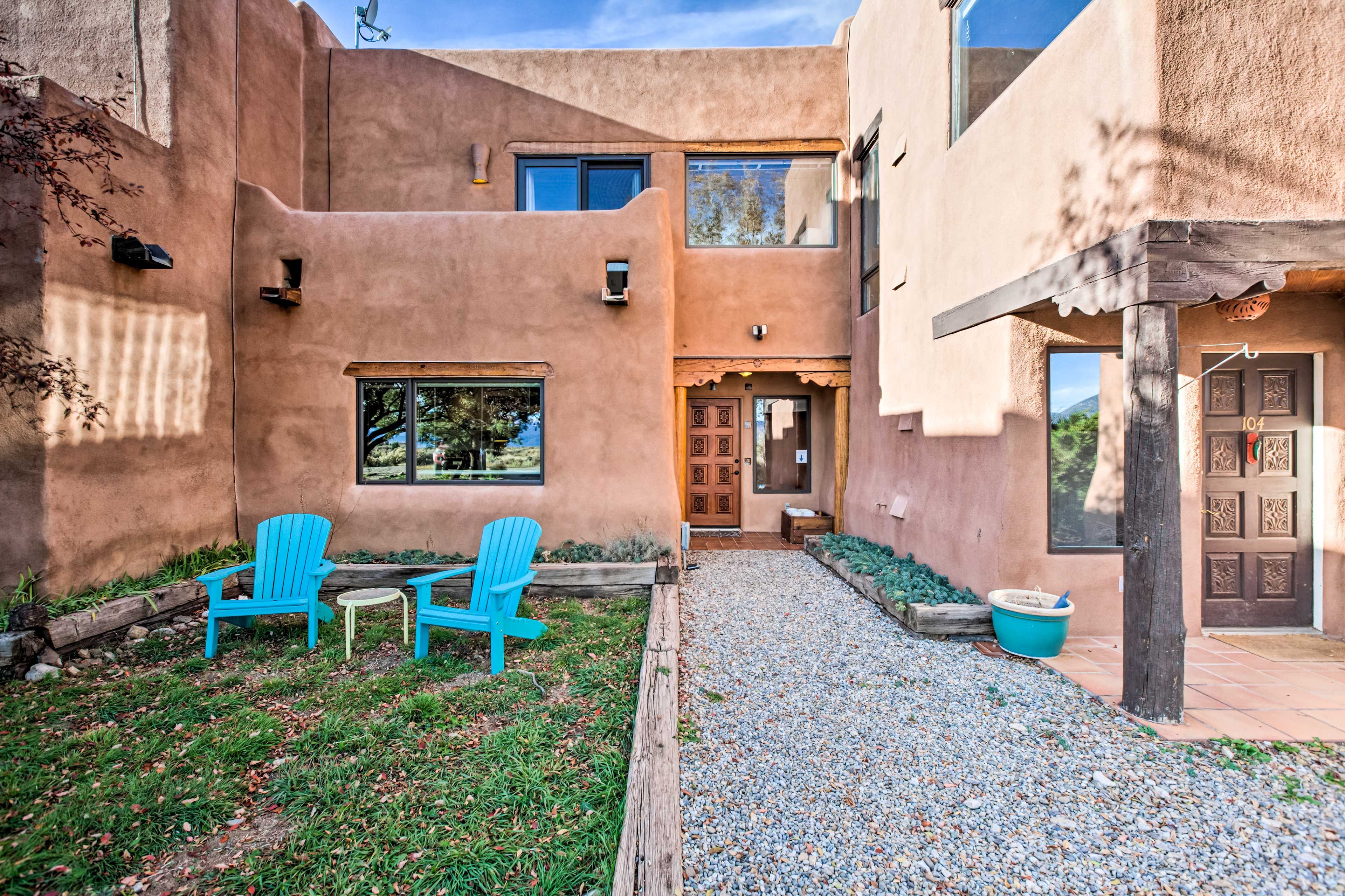Entrance | Sitting Area | Keyless Entry