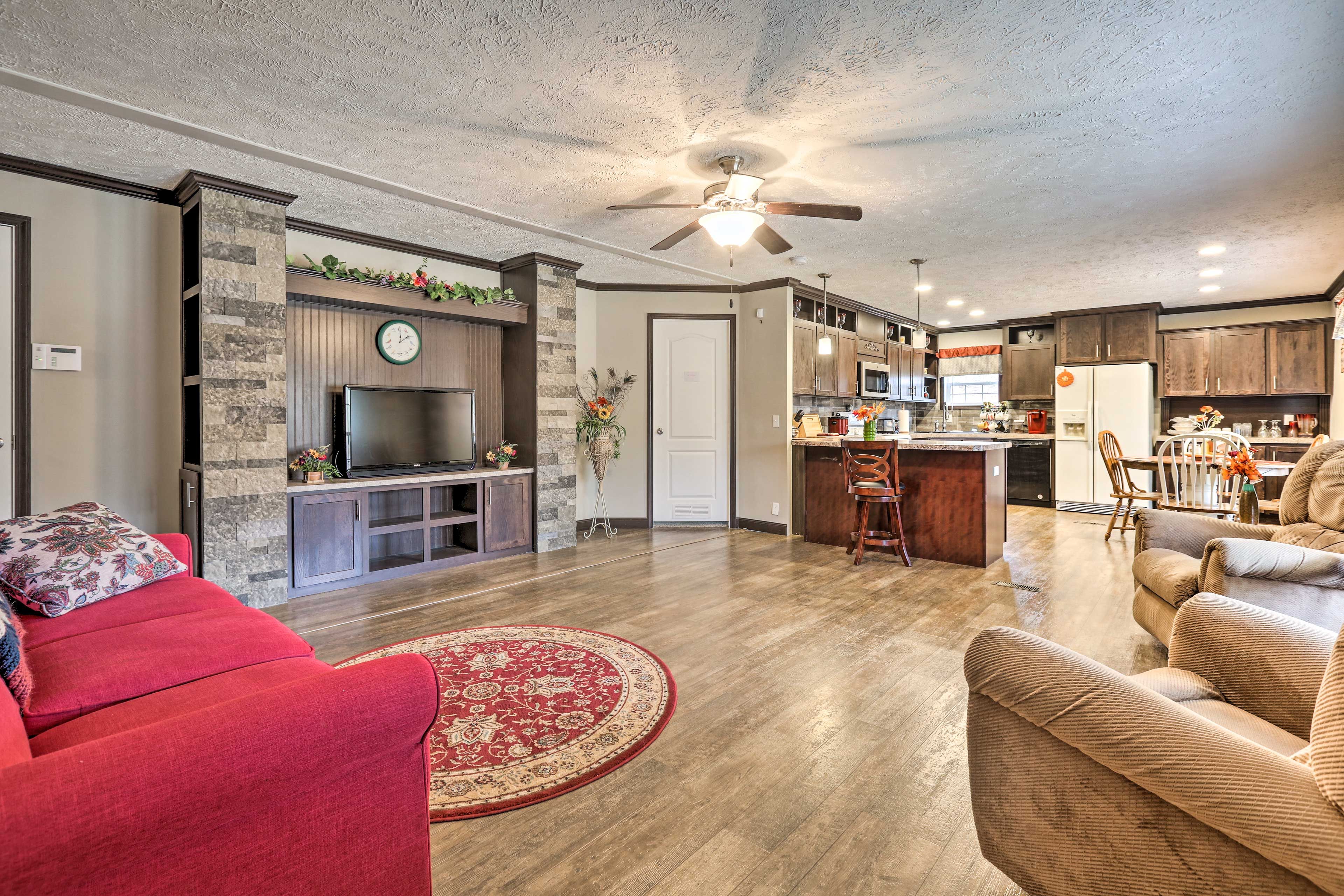 Sadieville Vacation Rental | 2BR | 1BA | Stairs Required | 1,400 Sq Ft