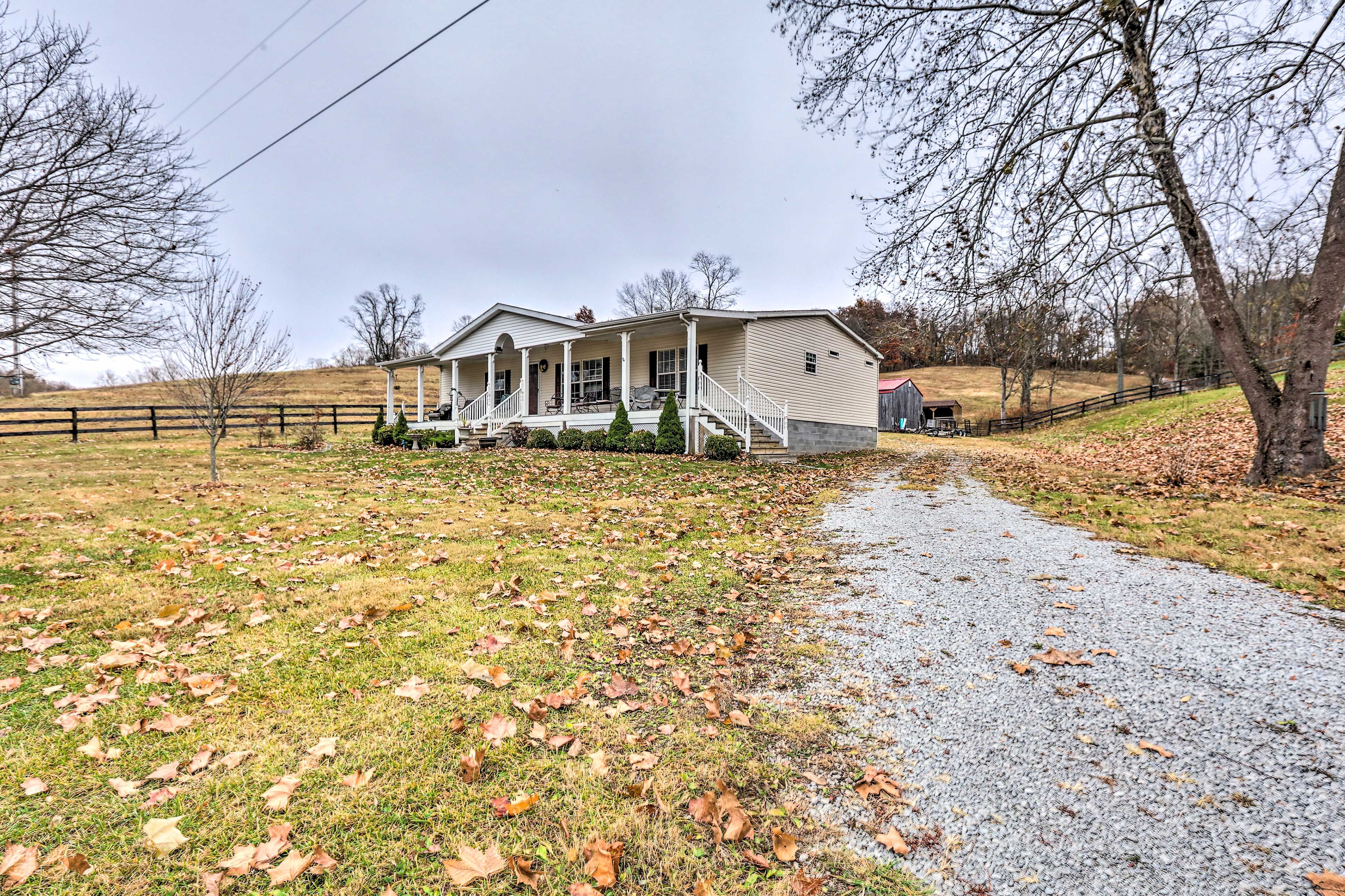 Parking | Gravel Driveway (4 Vehicles)