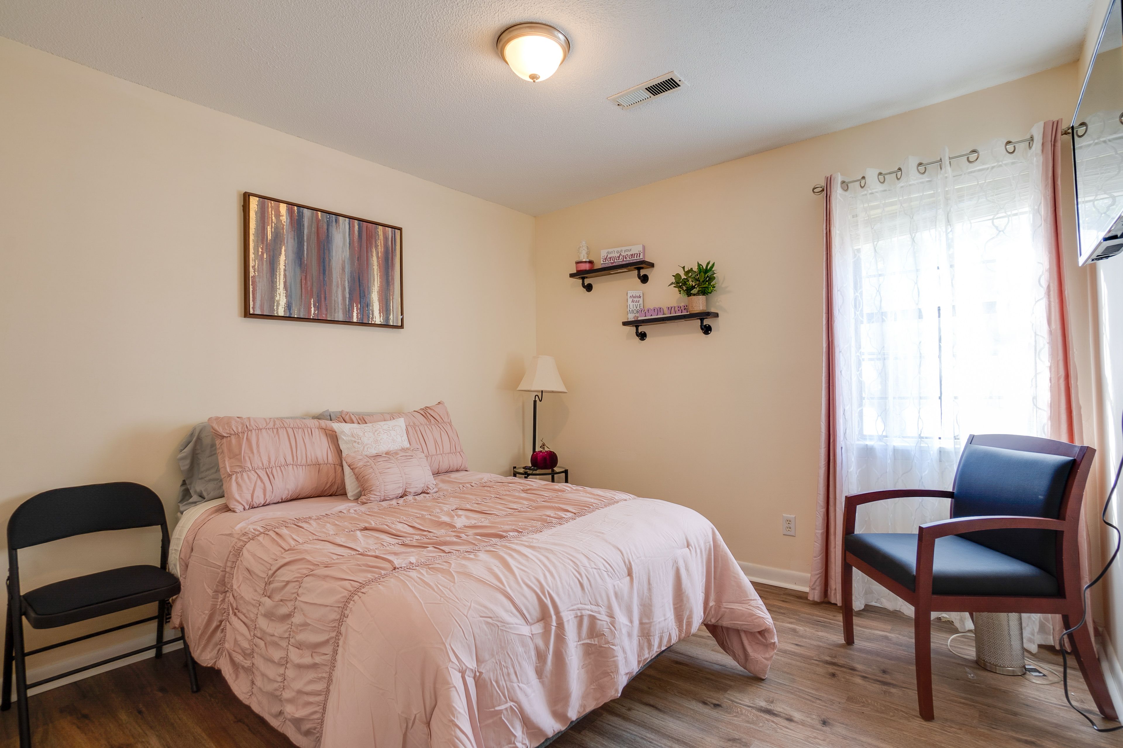 Bedroom 3 | Full Bed | Smart TV w/ Cable