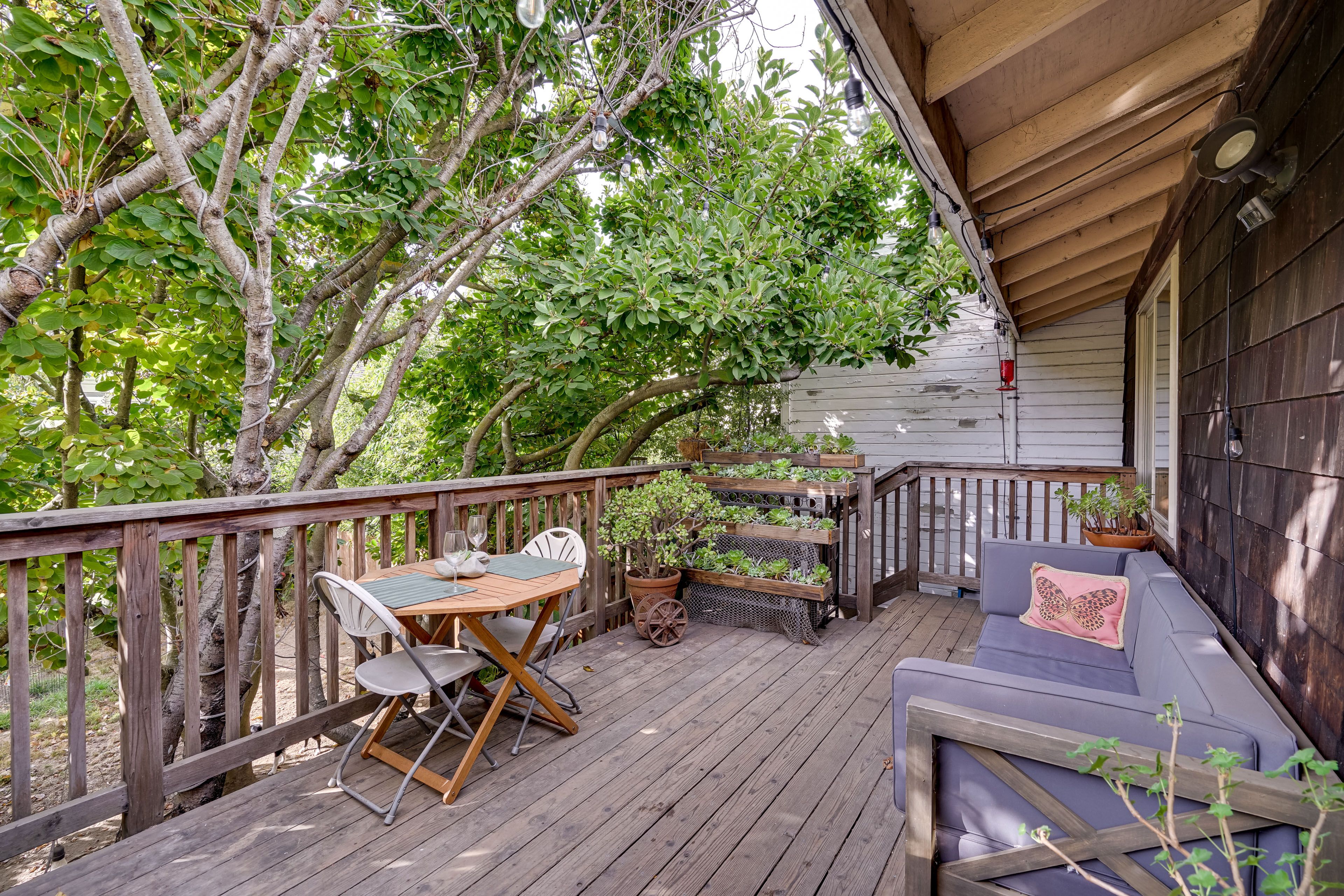 Deck | Gas Grill | Views of Twin Peaks, Bernal Hill & Sutro Tower