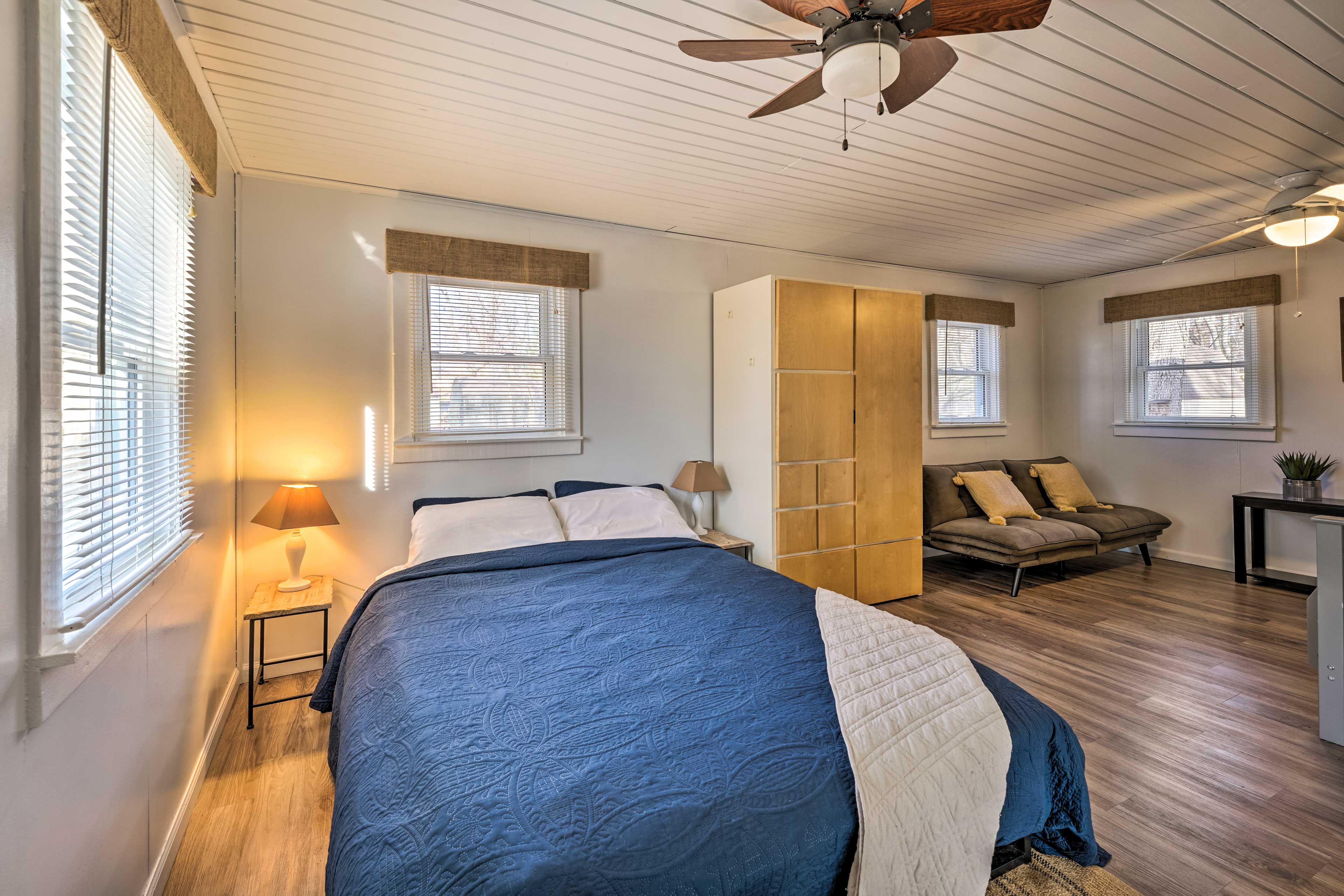 Bedroom | Queen Bed | Twin/Full Bunk Bed | Full Sleeper Sofa | Linens Provided