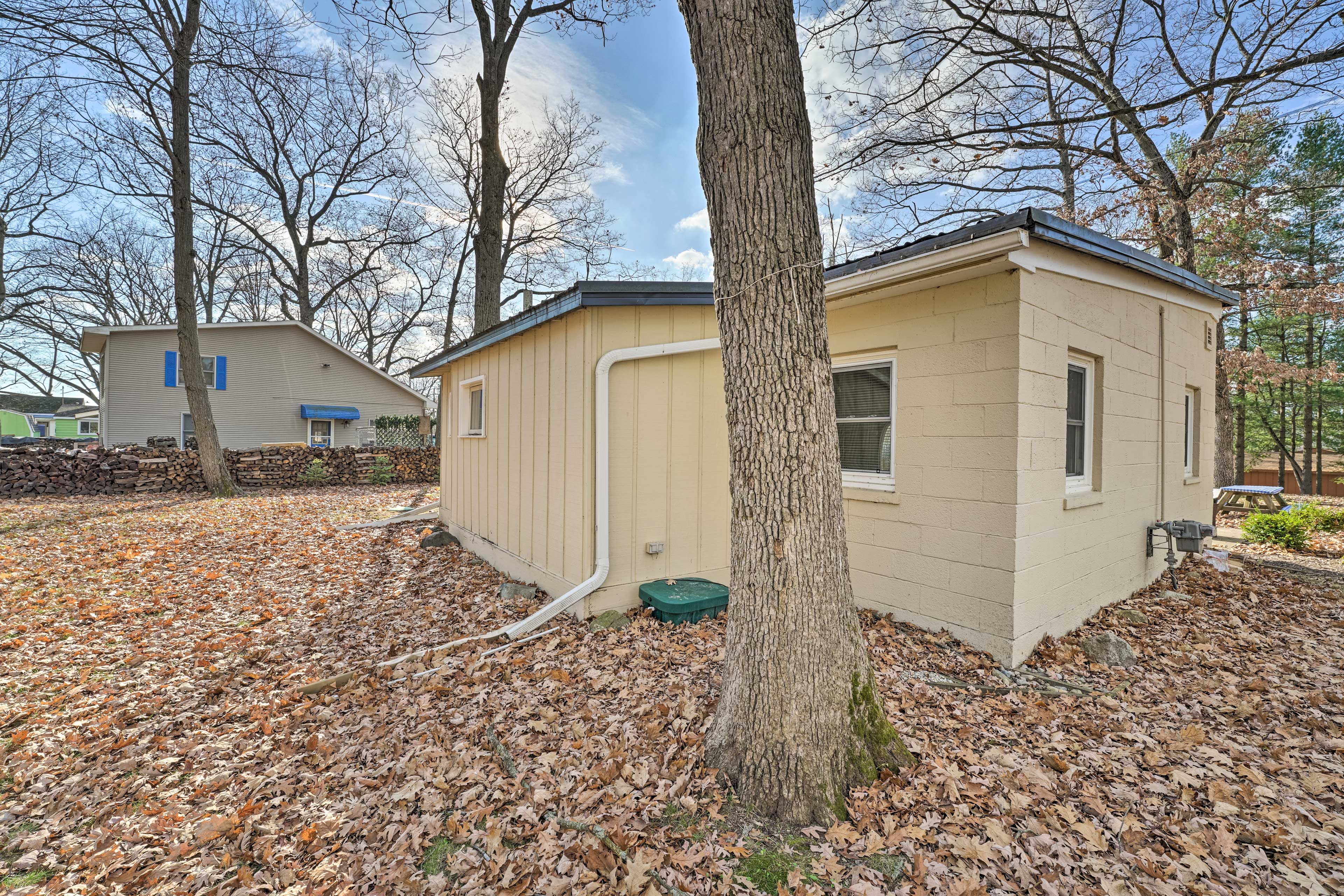 Parking | Driveway (4 Vehicles) | RV/Trailer Parking Available