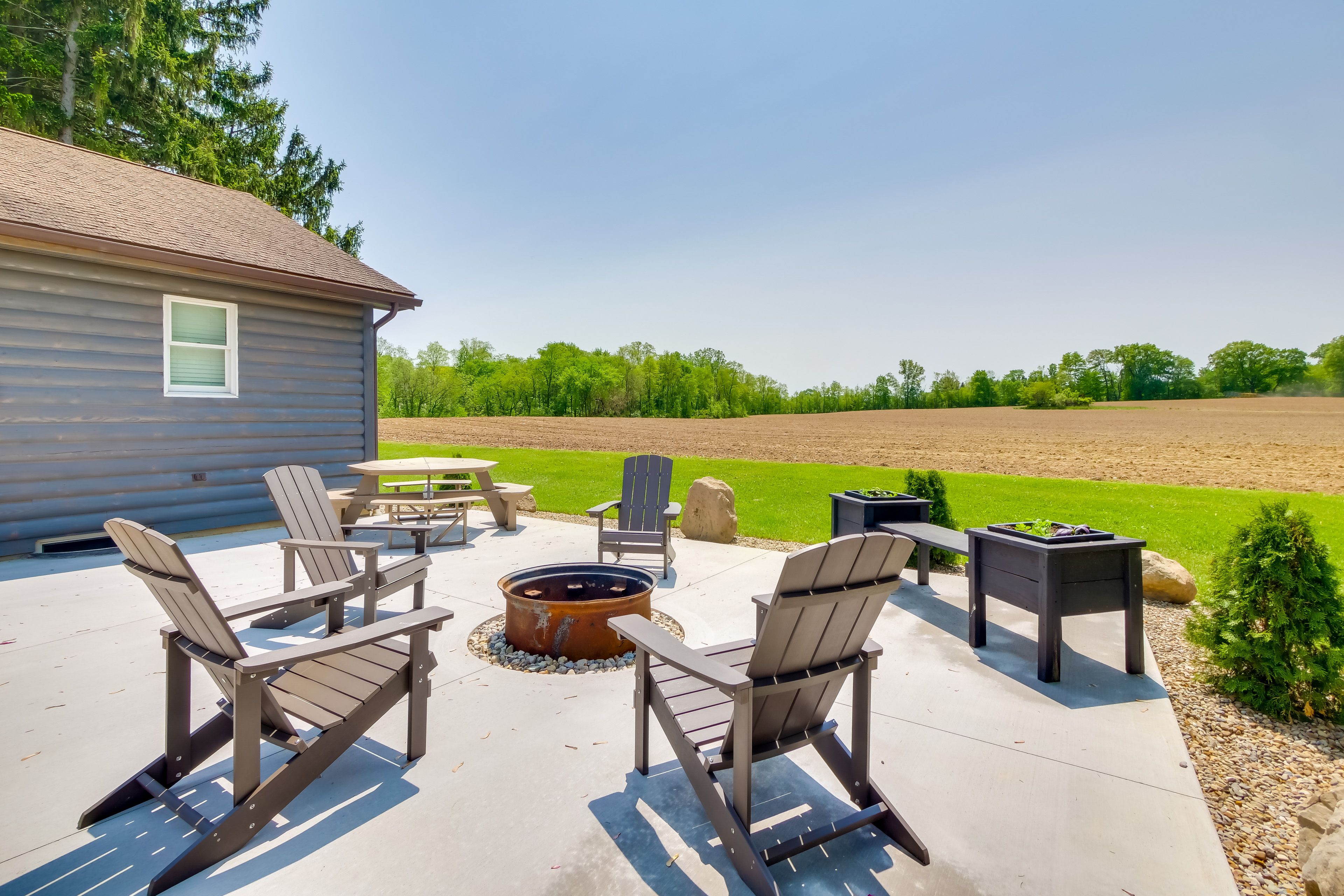 Patio | Basketball Hoop | Picnic Table | Fire Pit