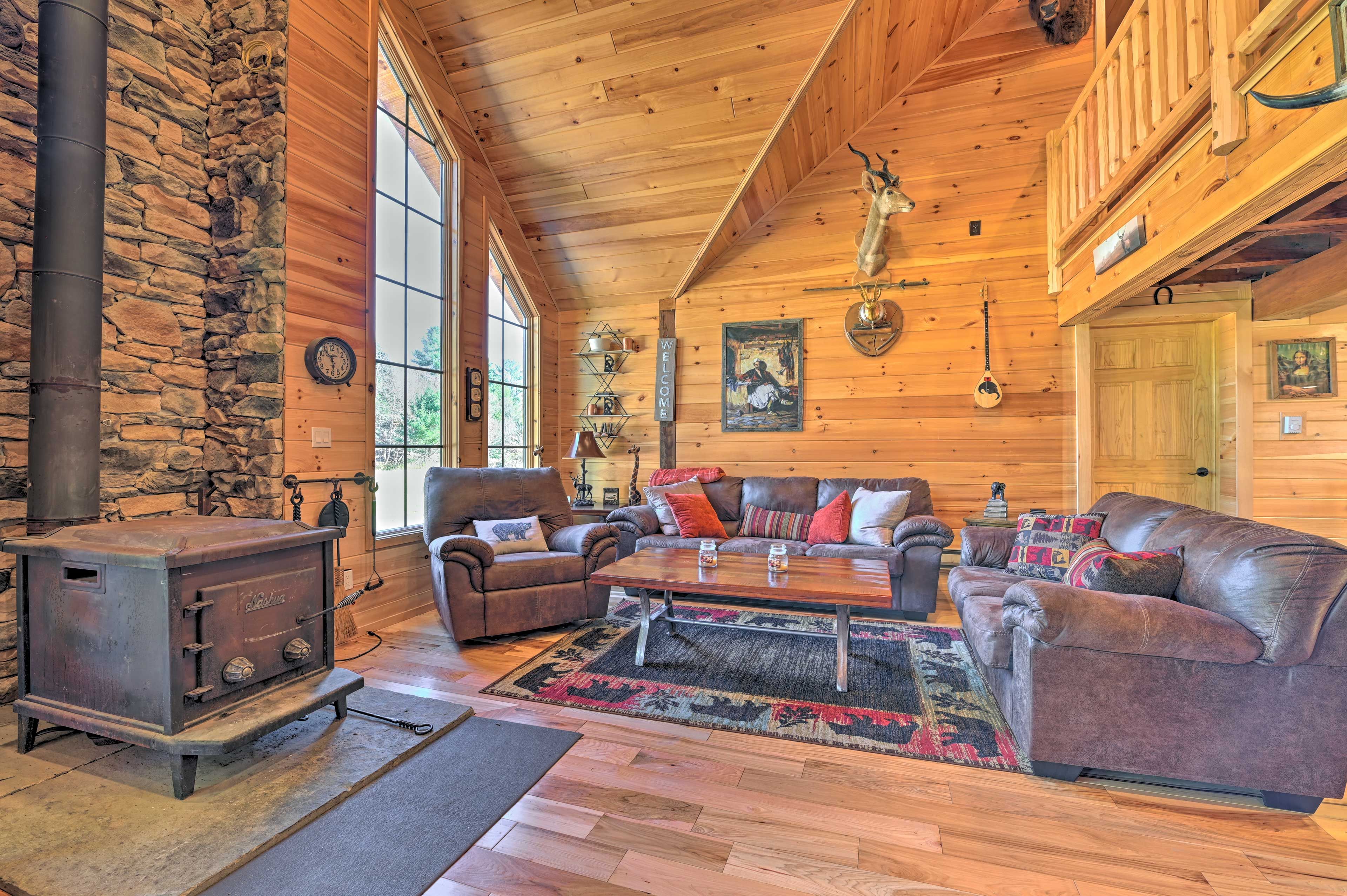 Living Room | Free WiFi | Window A/C Units | Smart TV