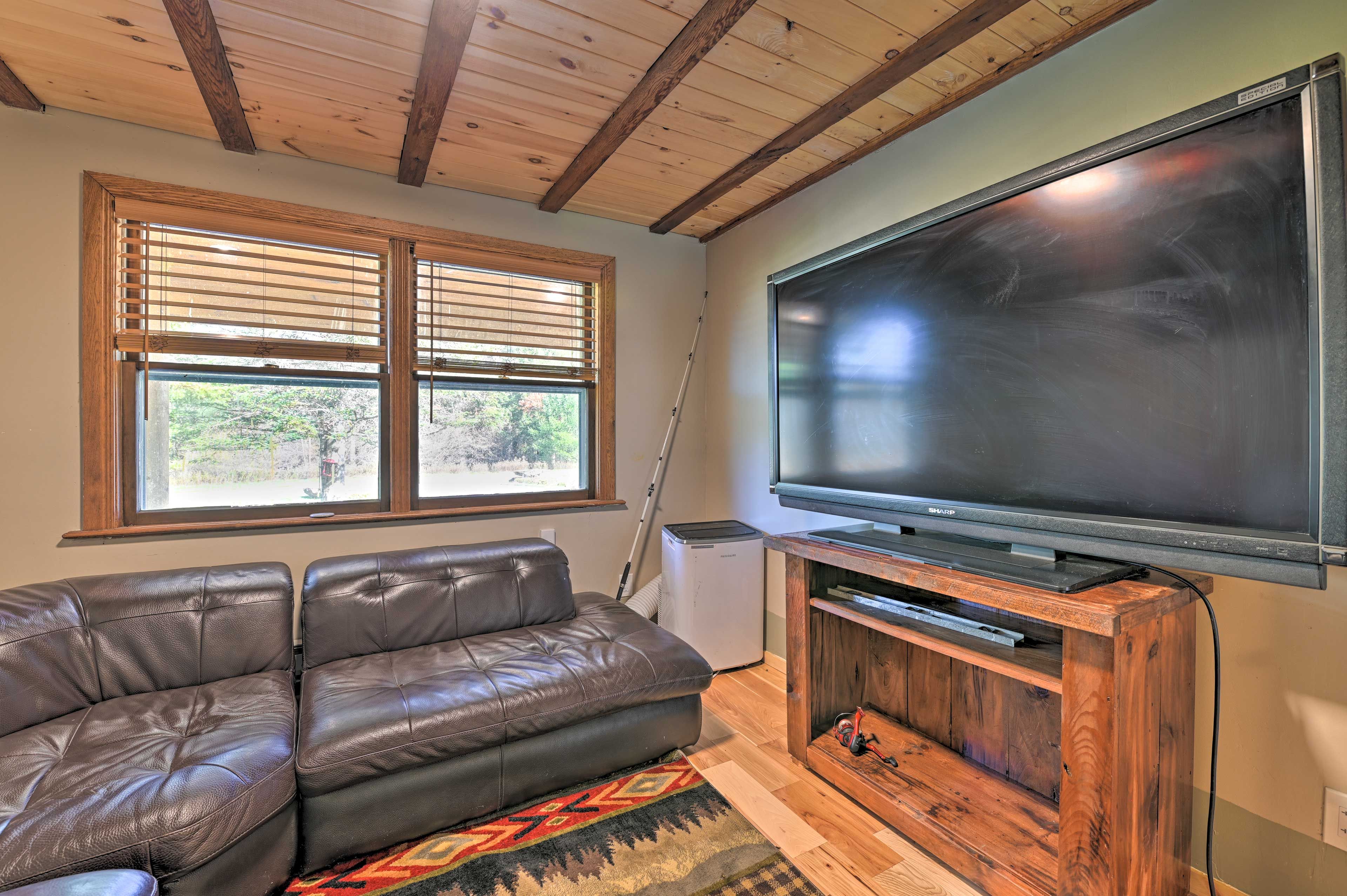 2nd Living Room | Smart TV