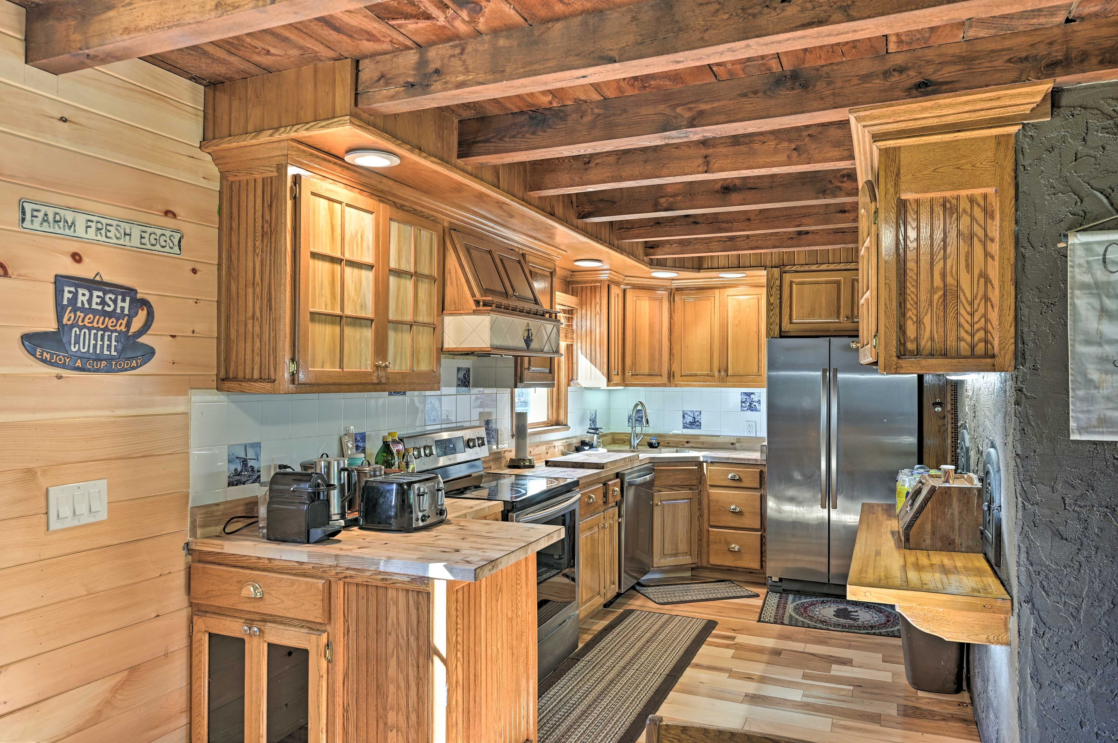 Kitchen | Cooking Basics | Coffee Maker | Paper Towels/Trash Bags Provided