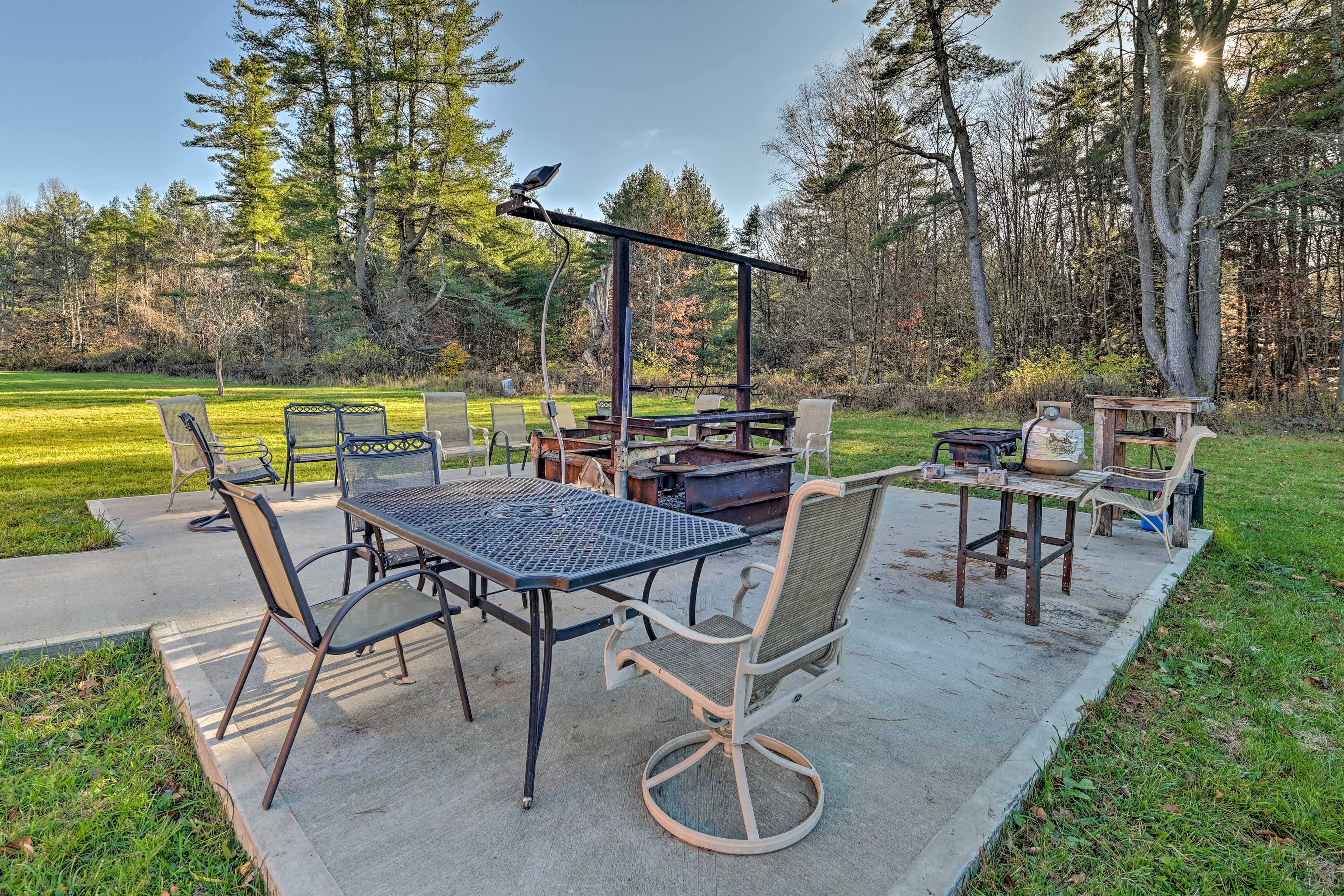 Patio | Backyard | Outdoor Dining Table | 50 Acres