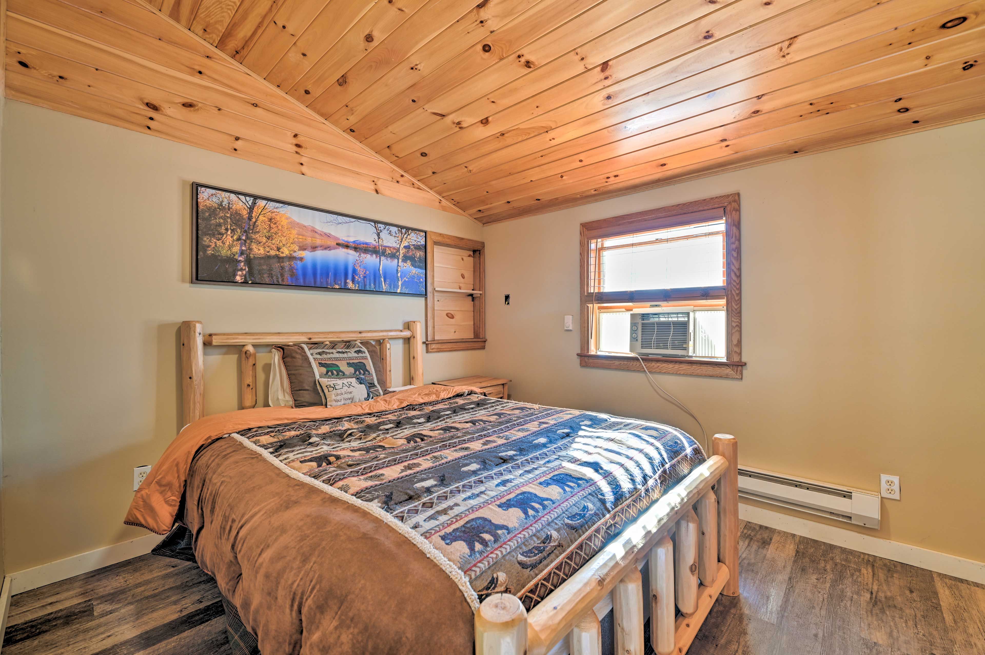 Bedroom 3 | Queen Bed