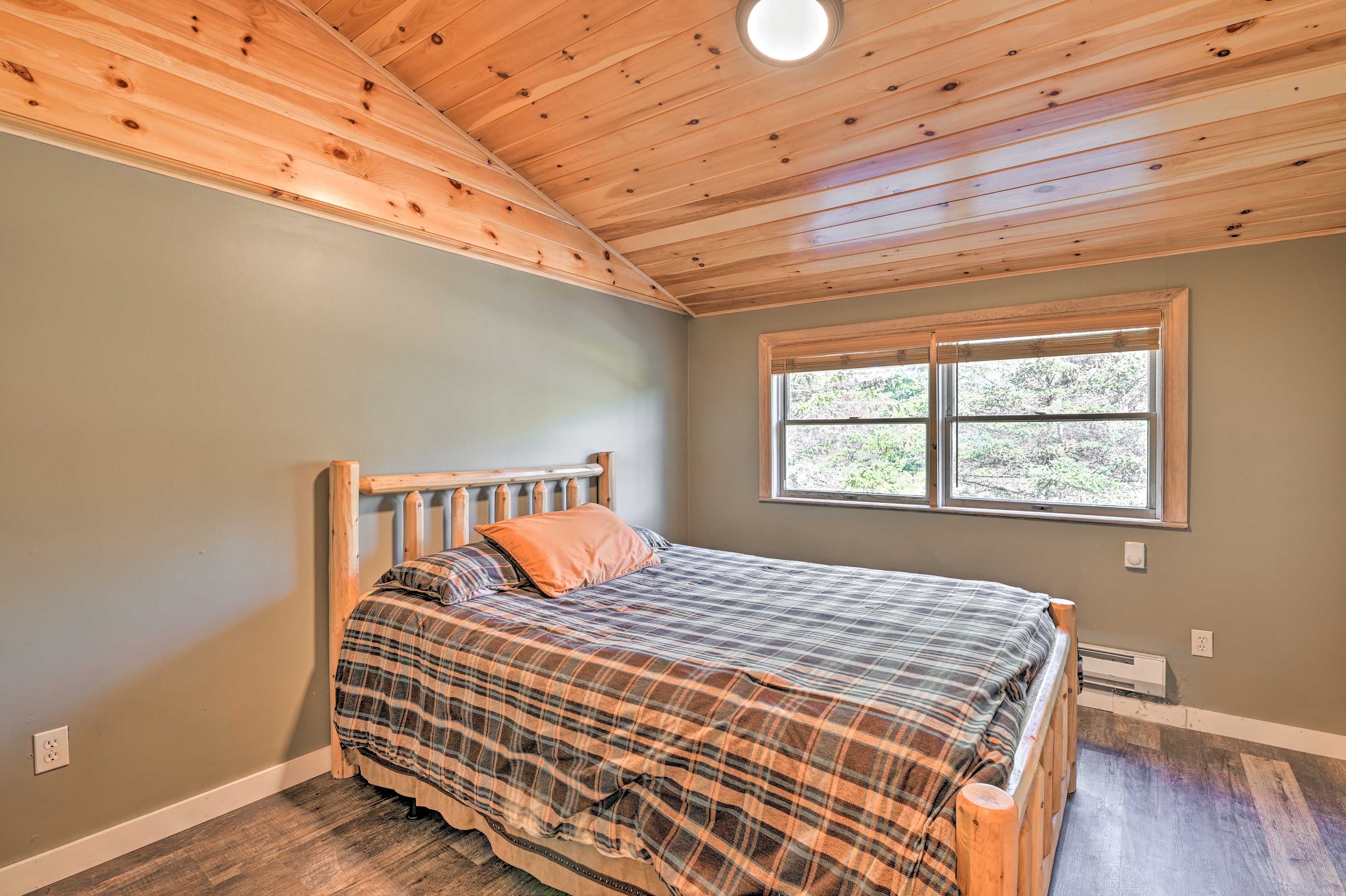 Bedroom 4 | Queen Bed
