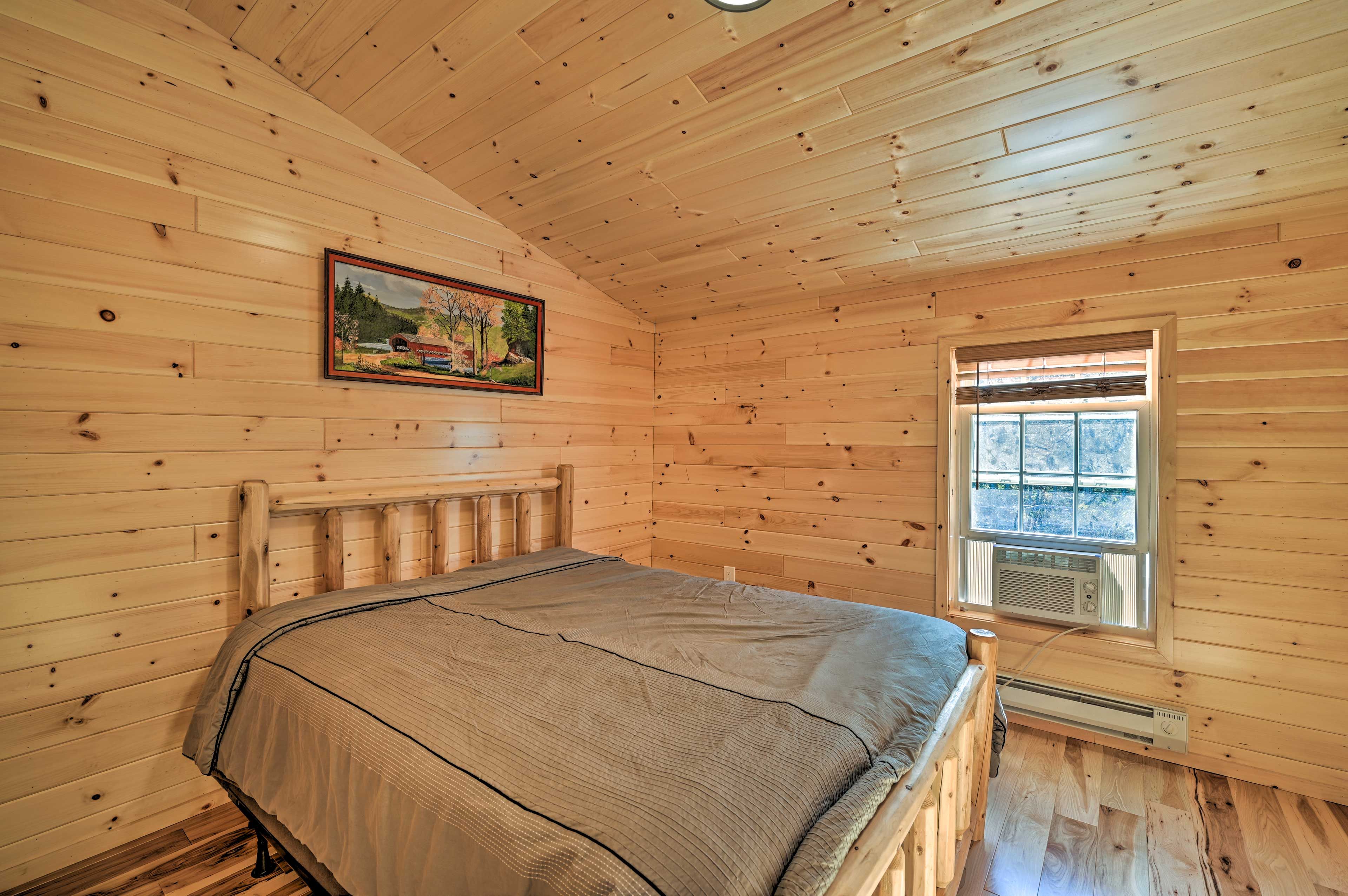 Bedroom 7 | Queen Bed