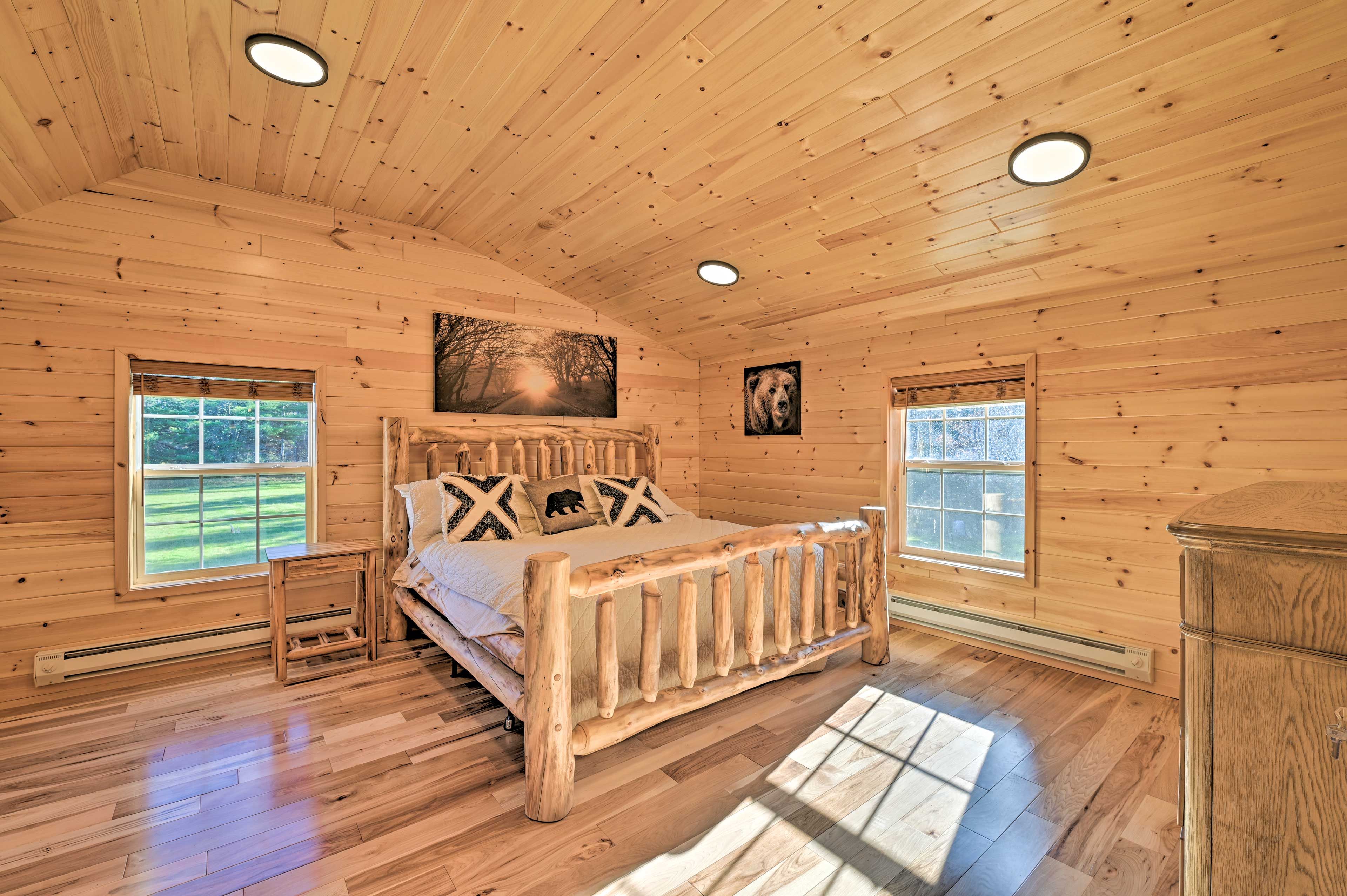Bedroom 1 | King Bed | Linens Provided
