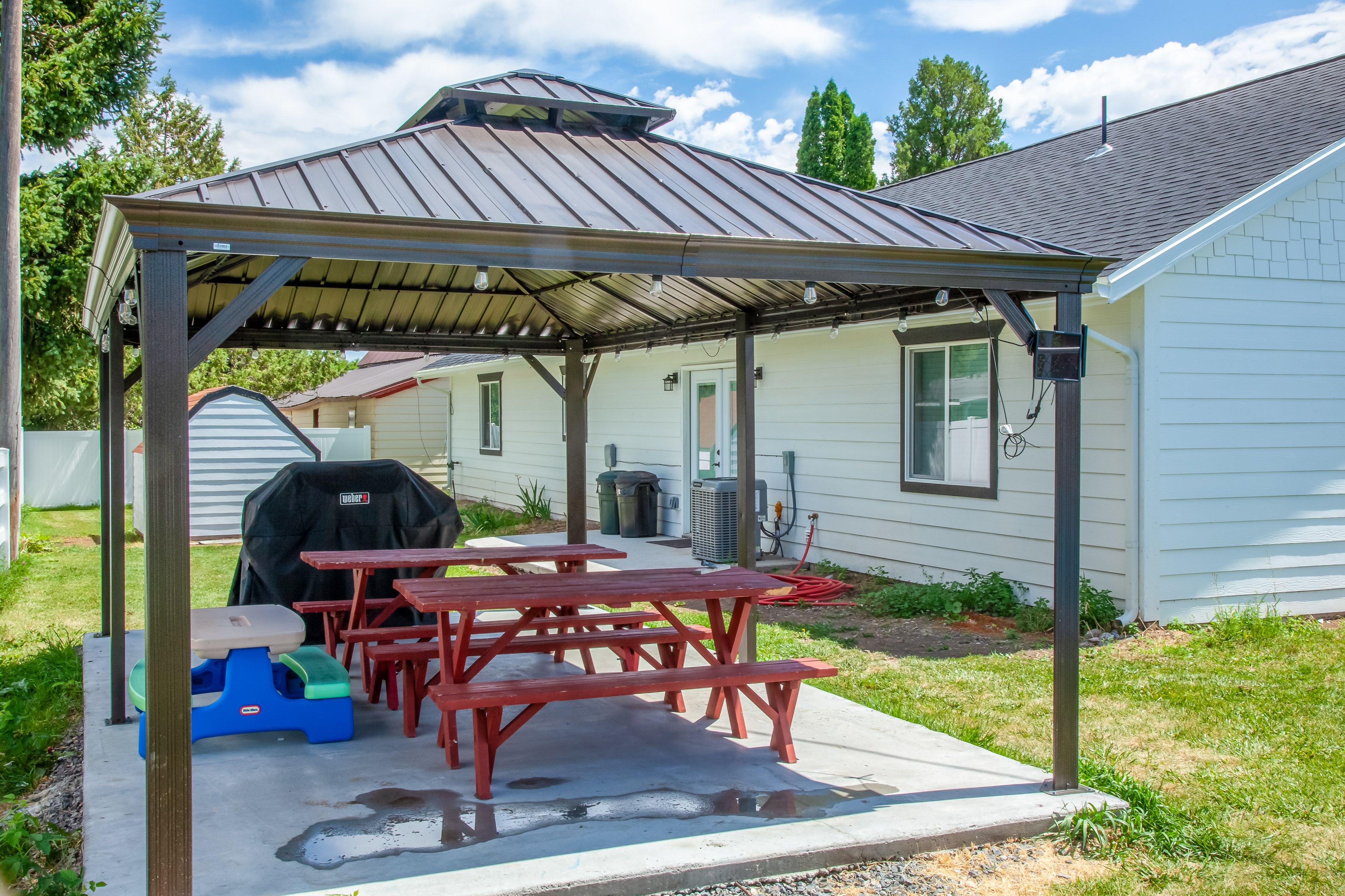 Patio | Picnic Tables | Grill
