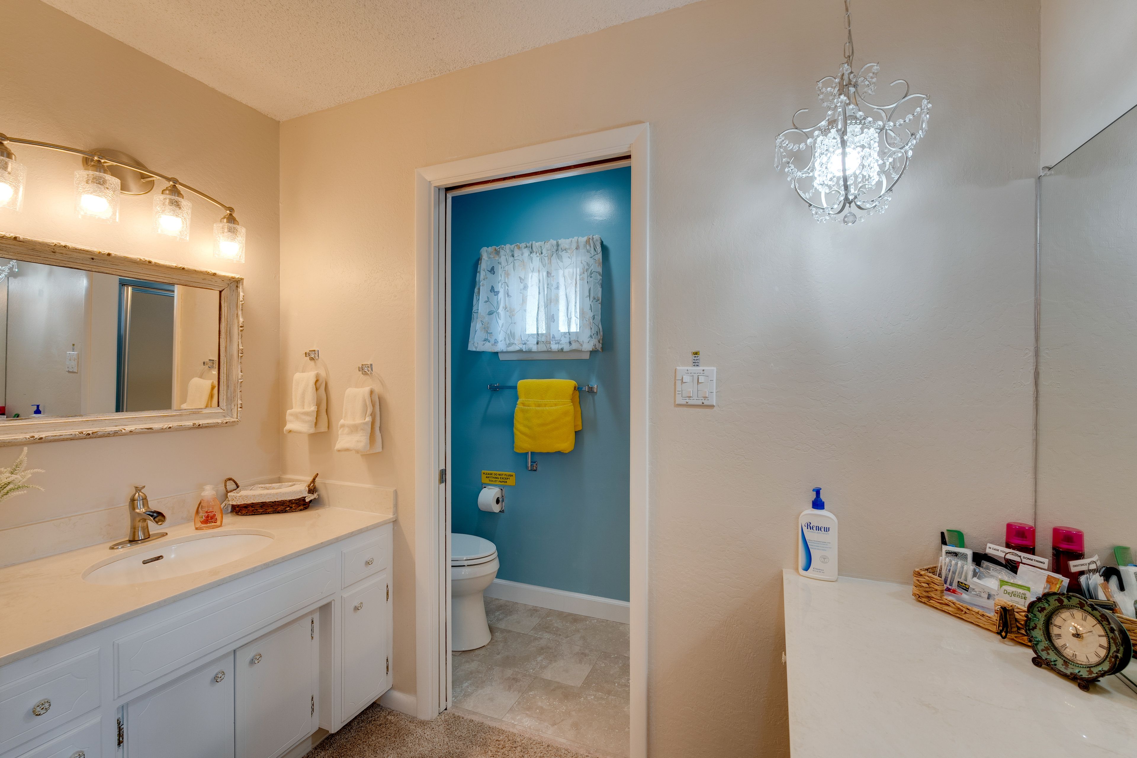 Full Bathroom | Towels Provided | Complimentary Toiletries