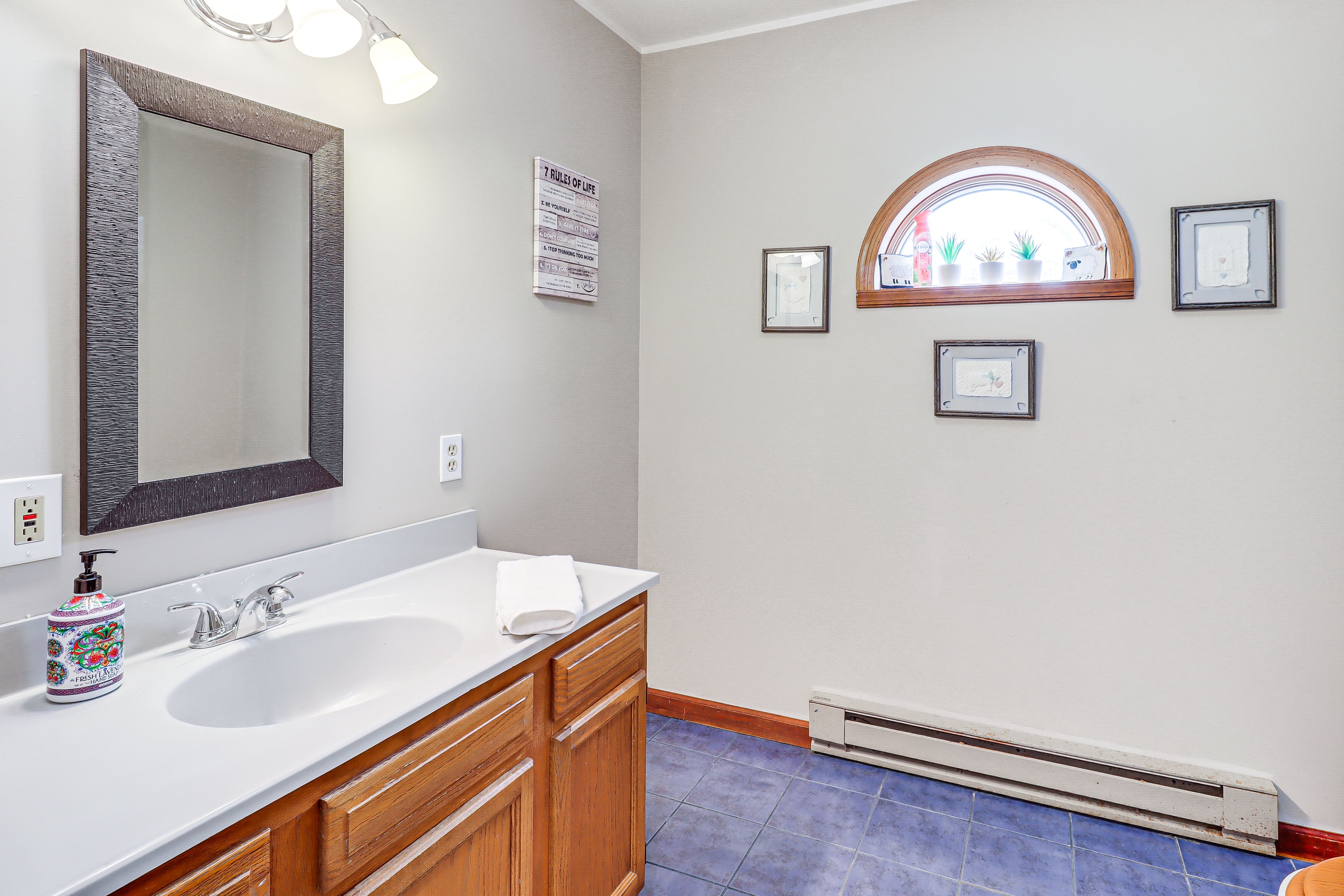 Full Bath | 1st Floor