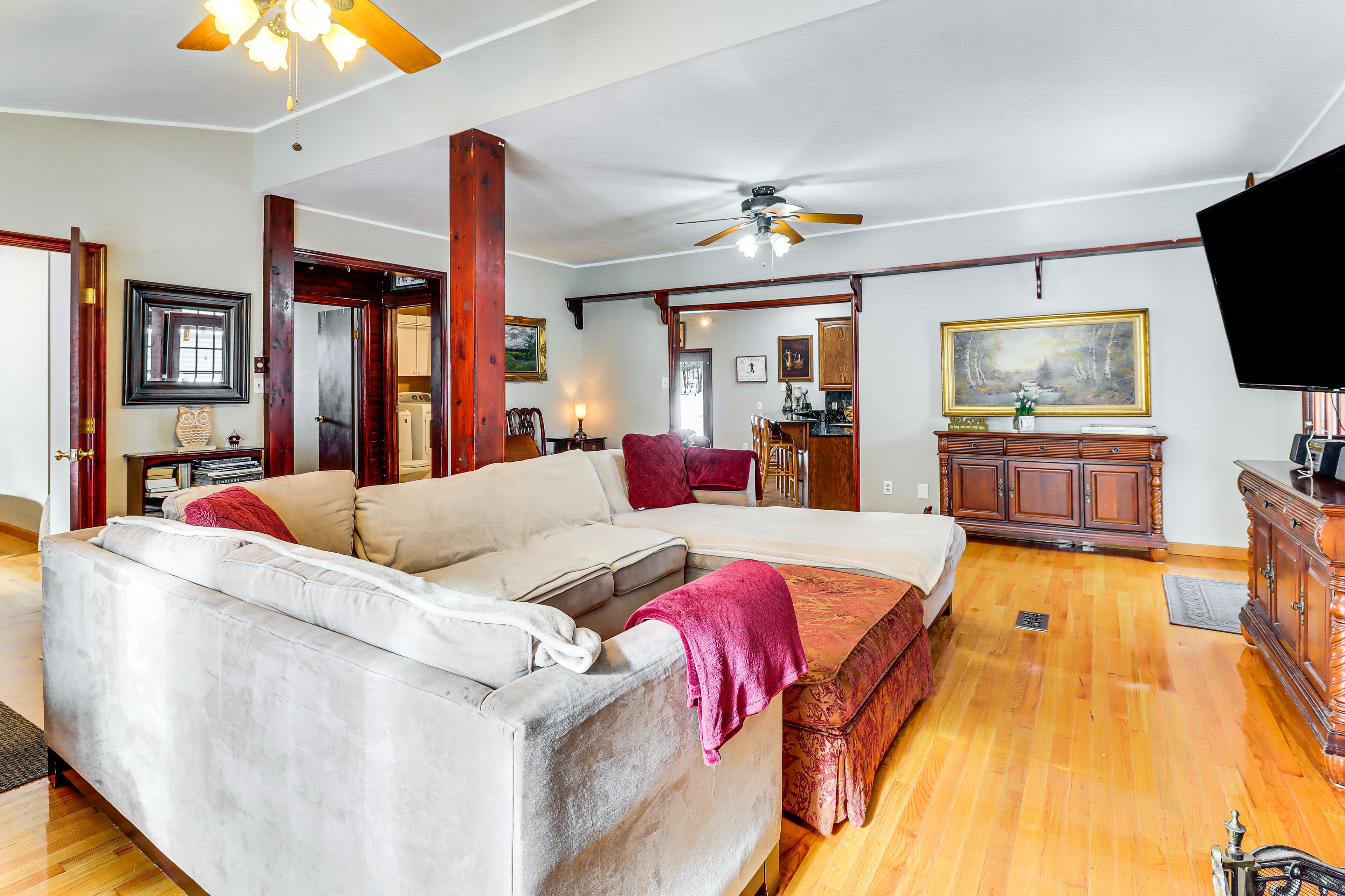 Bartonsville Vacation Rental | 6BR | 2.5BA | 2,400 Sq Ft | 4 Steps to Enter