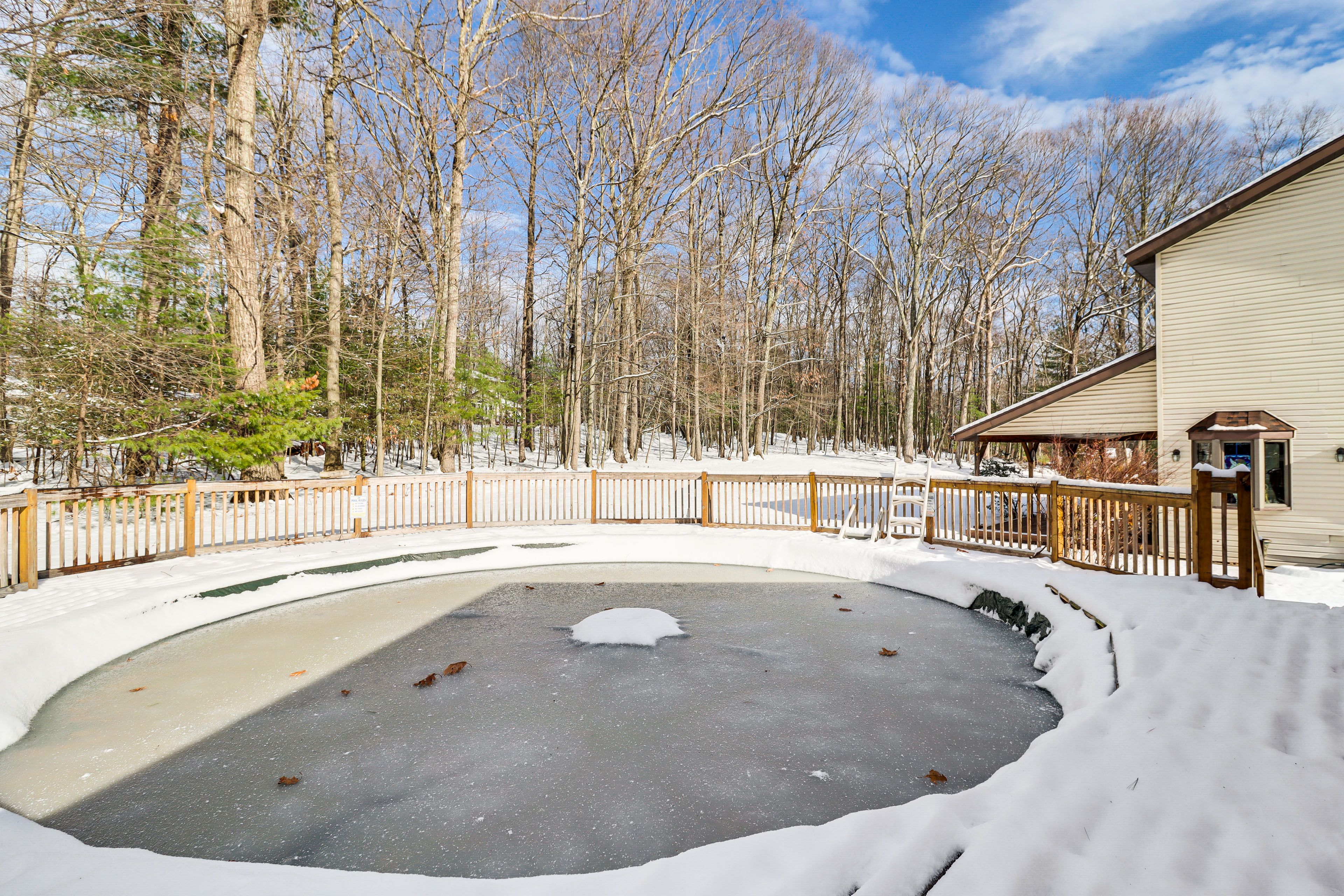 Outdoor Pool (Heat Included)