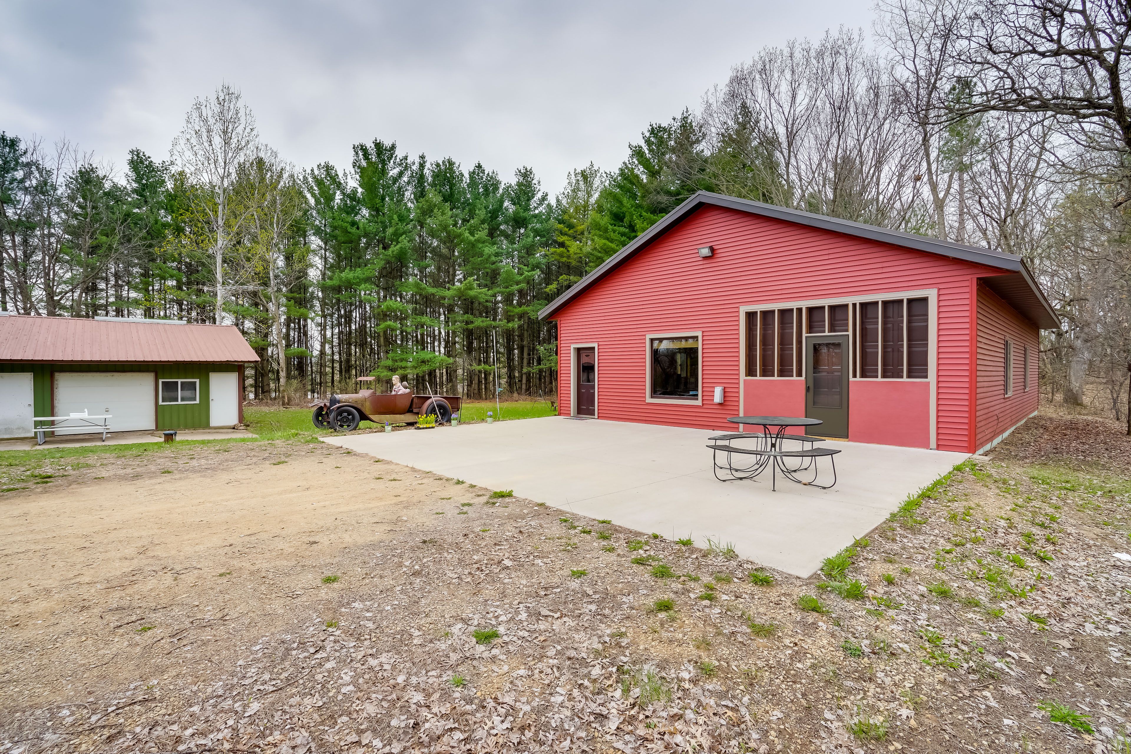 Parking | Gravel Driveway (4 Vehicles) | RV/Trailer Parking | RV Hook-Up