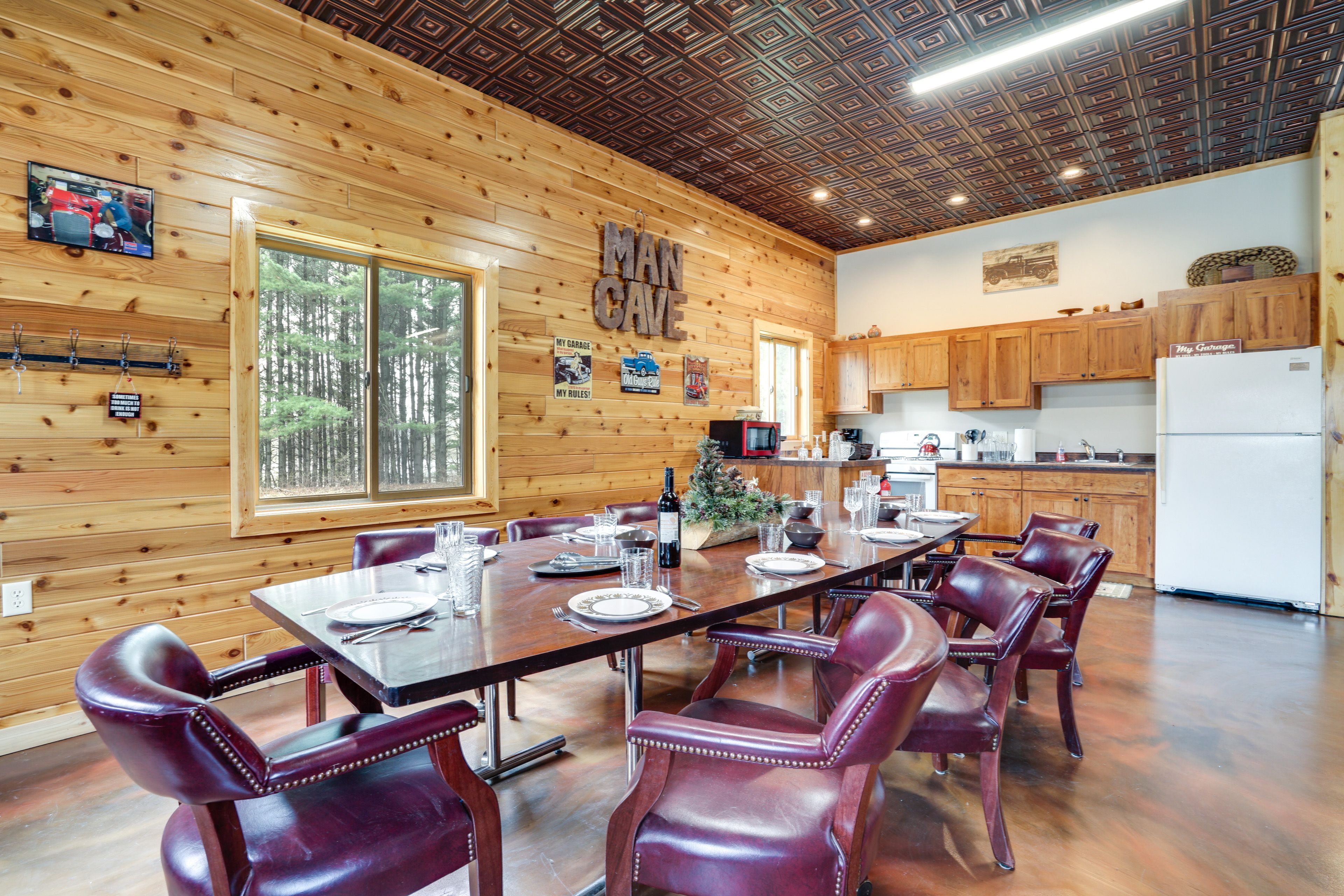 Dining Area | Dishware/Flatware | Trash Bags/Paper Towels