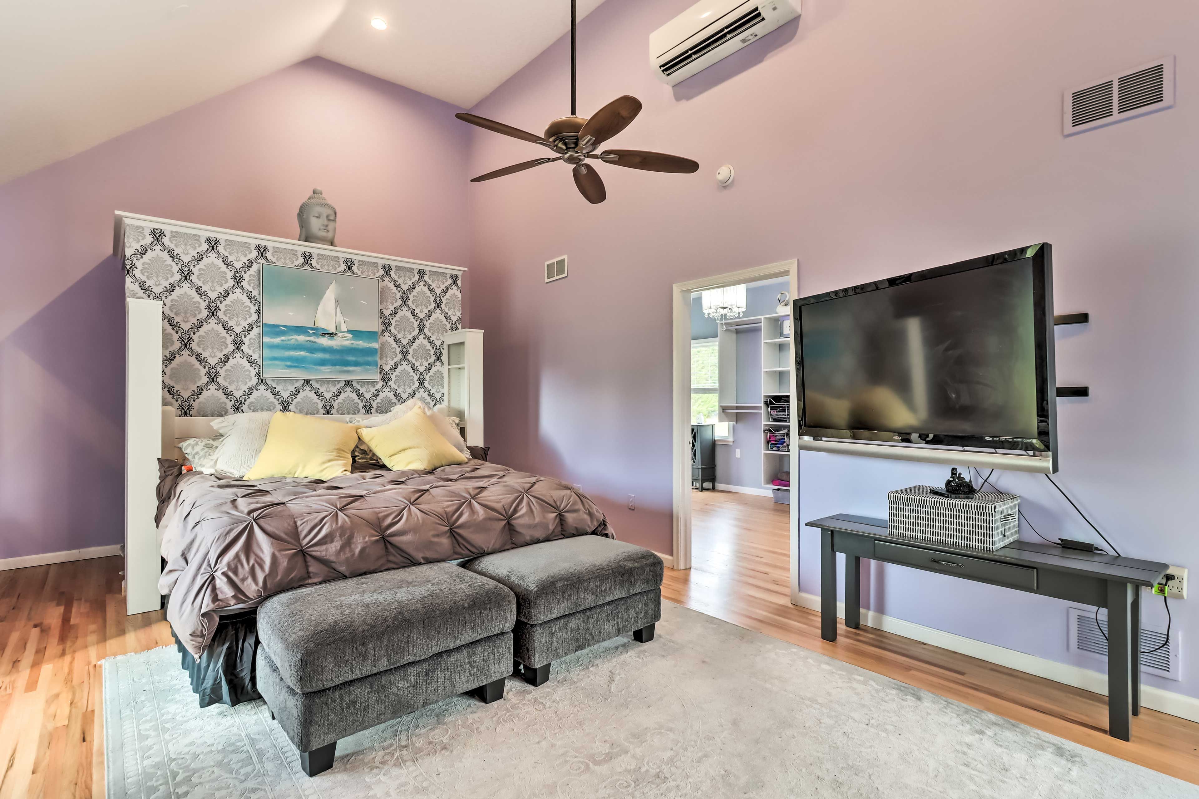 Bedroom 1 | King Bed | 1st Floor | Linens Provided | Walk-In Closet | En-Suite