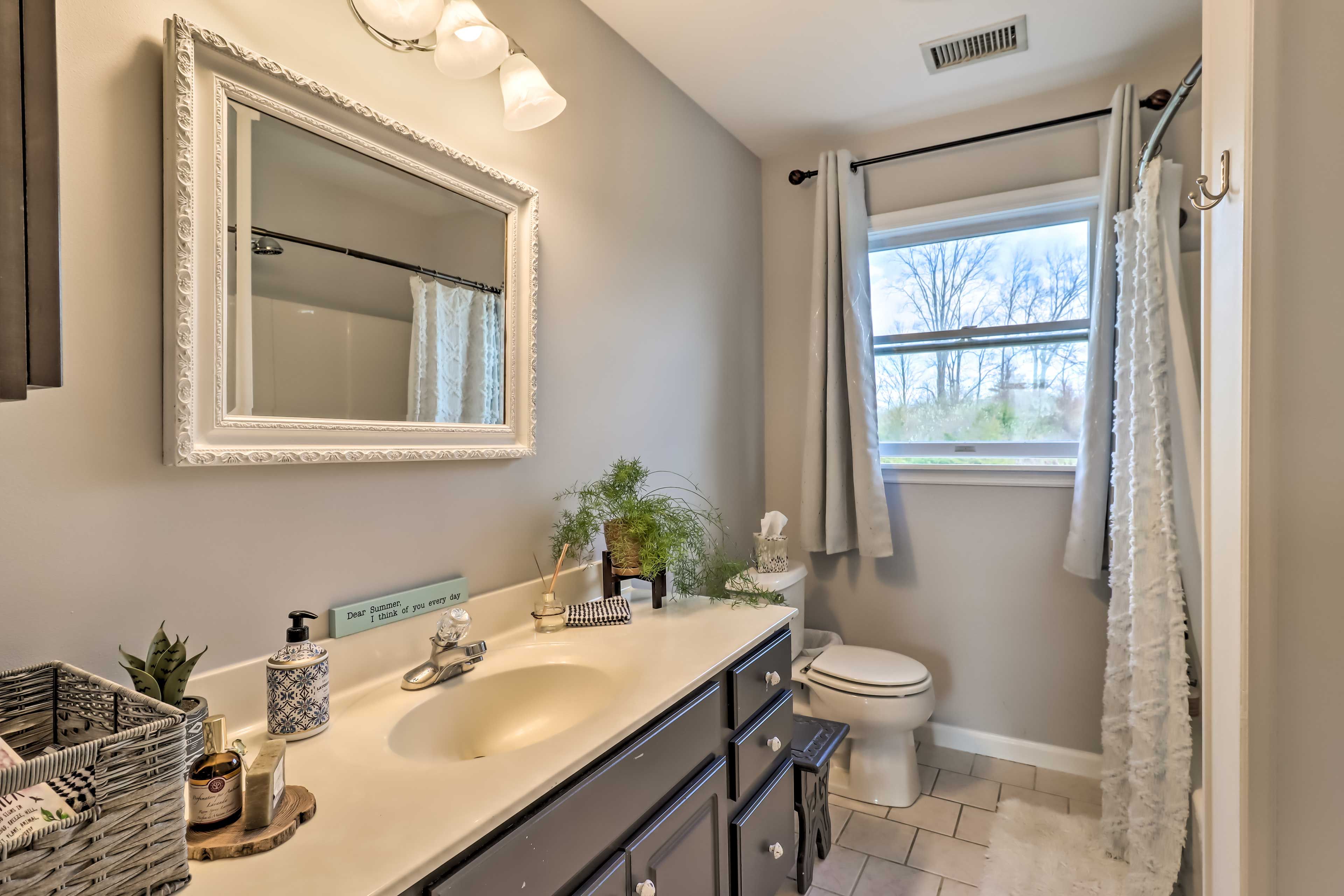 Full Bathroom | 2nd Floor