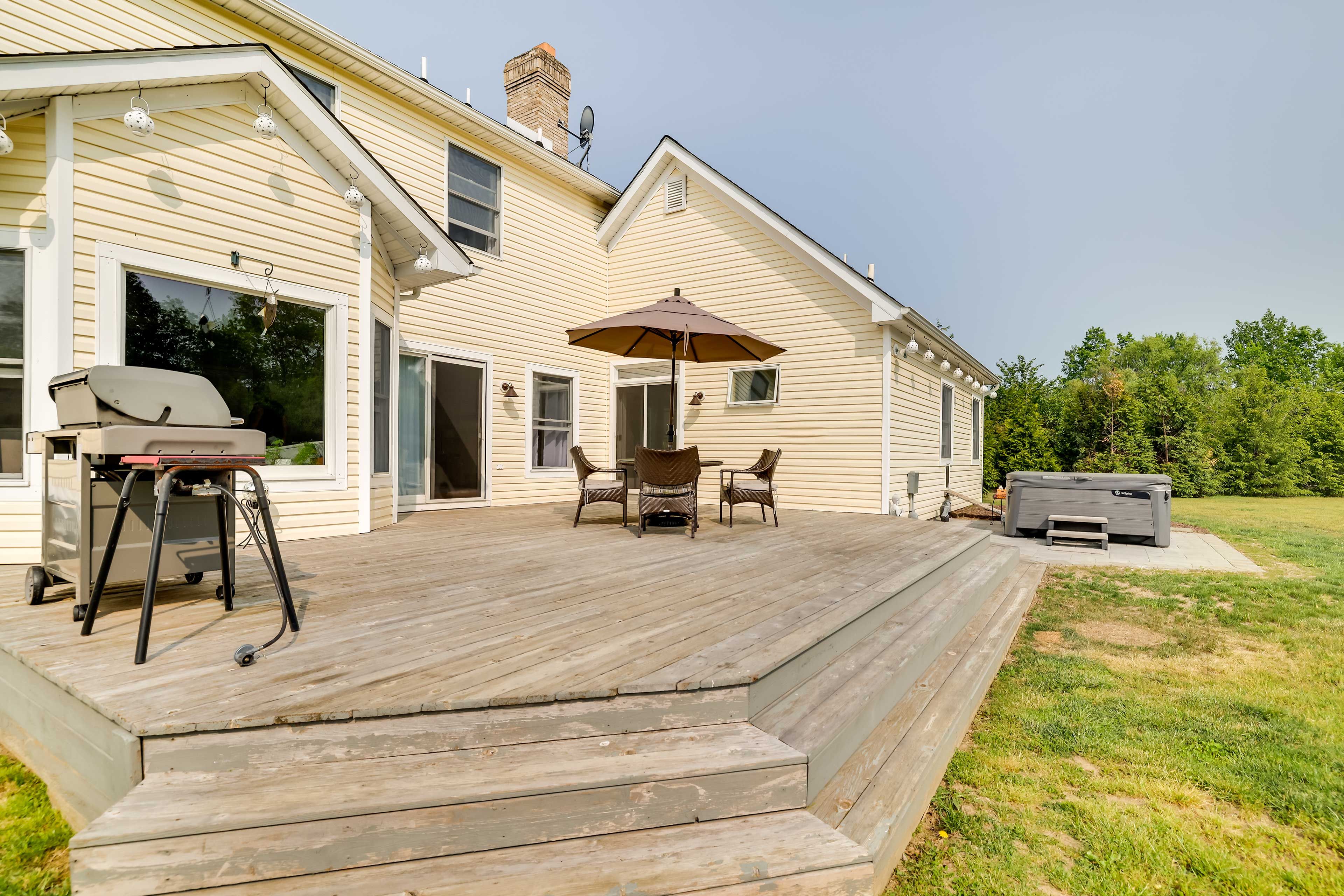 Deck | Grill | Dining Area | Hot Tub