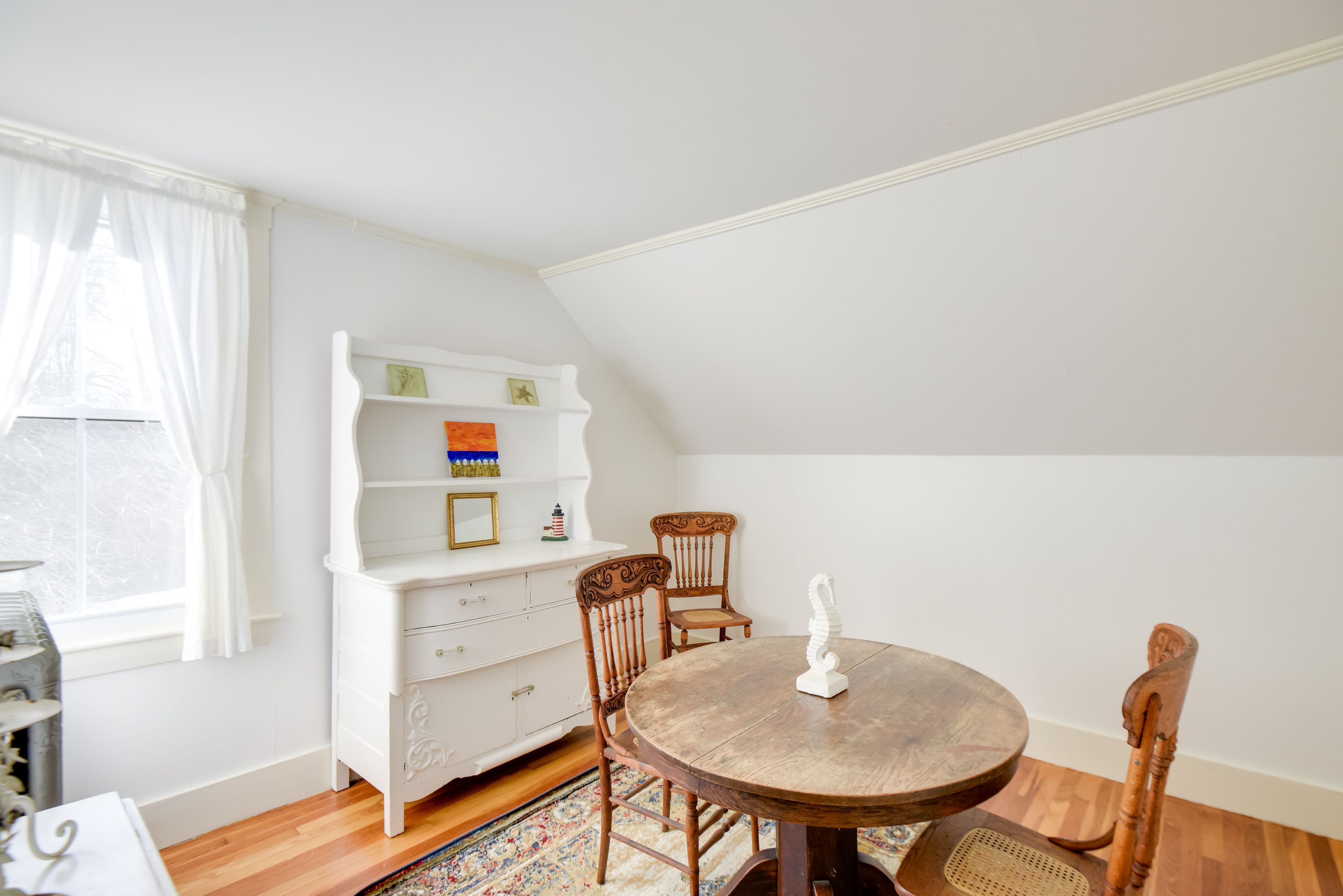 Dining Room | Dishware & Flatware Provided