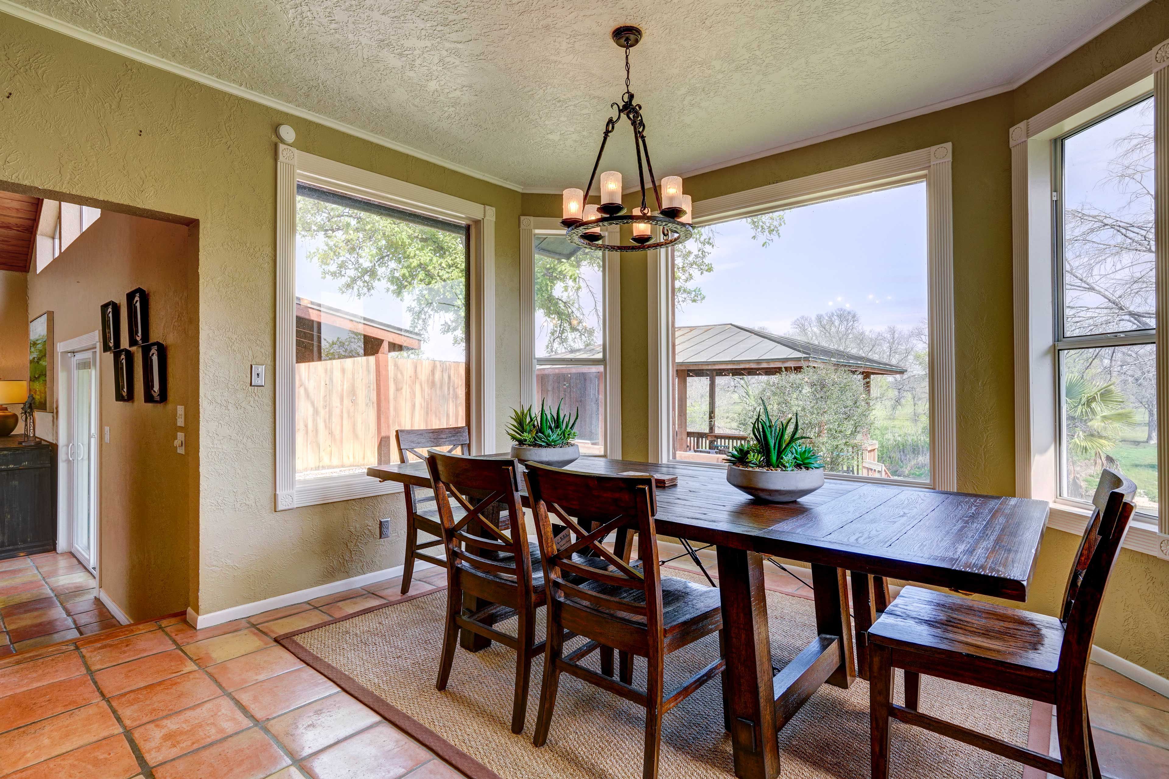 Dining Table | Dishware/Flatware Provided