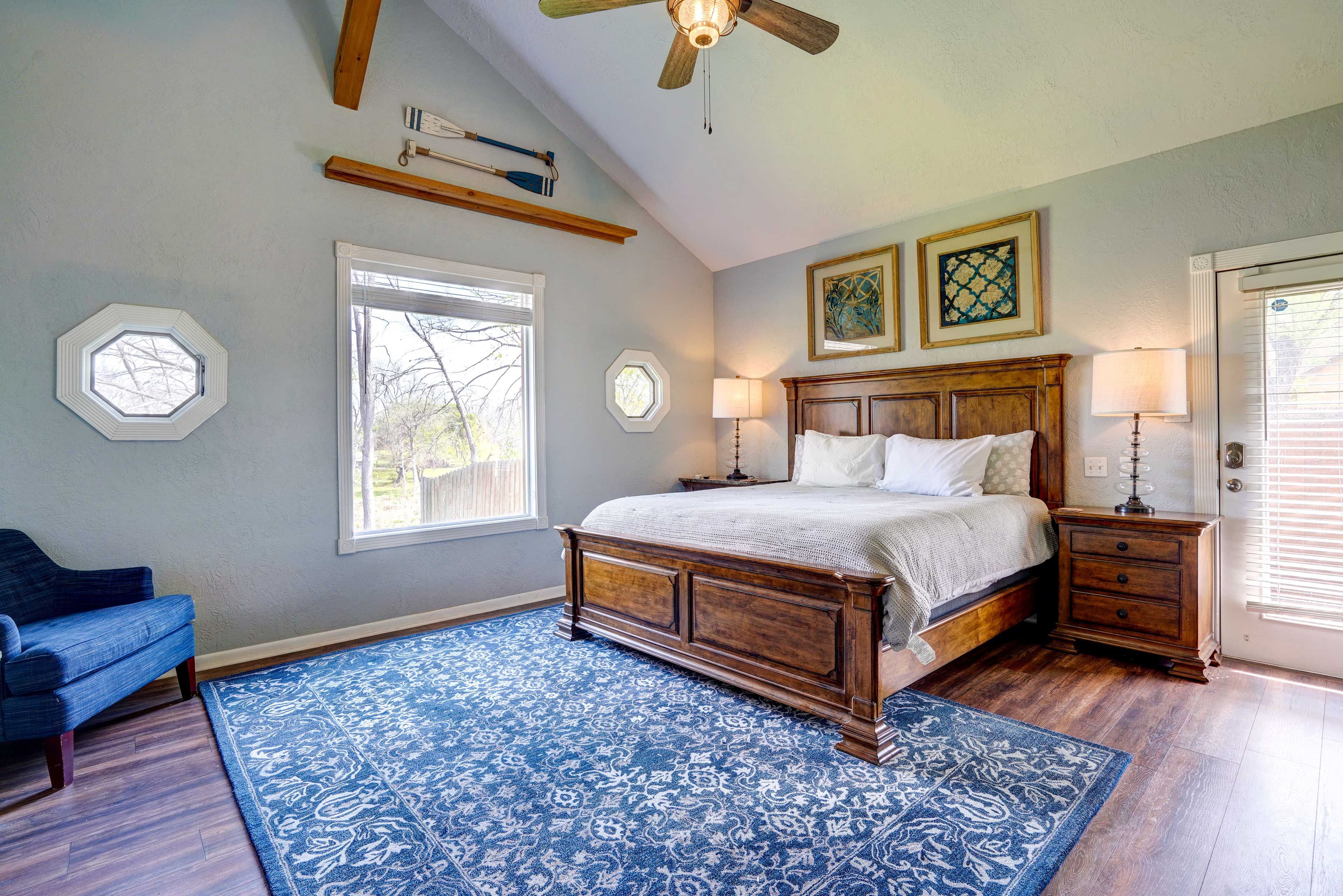 Bedroom 1 | King Bed