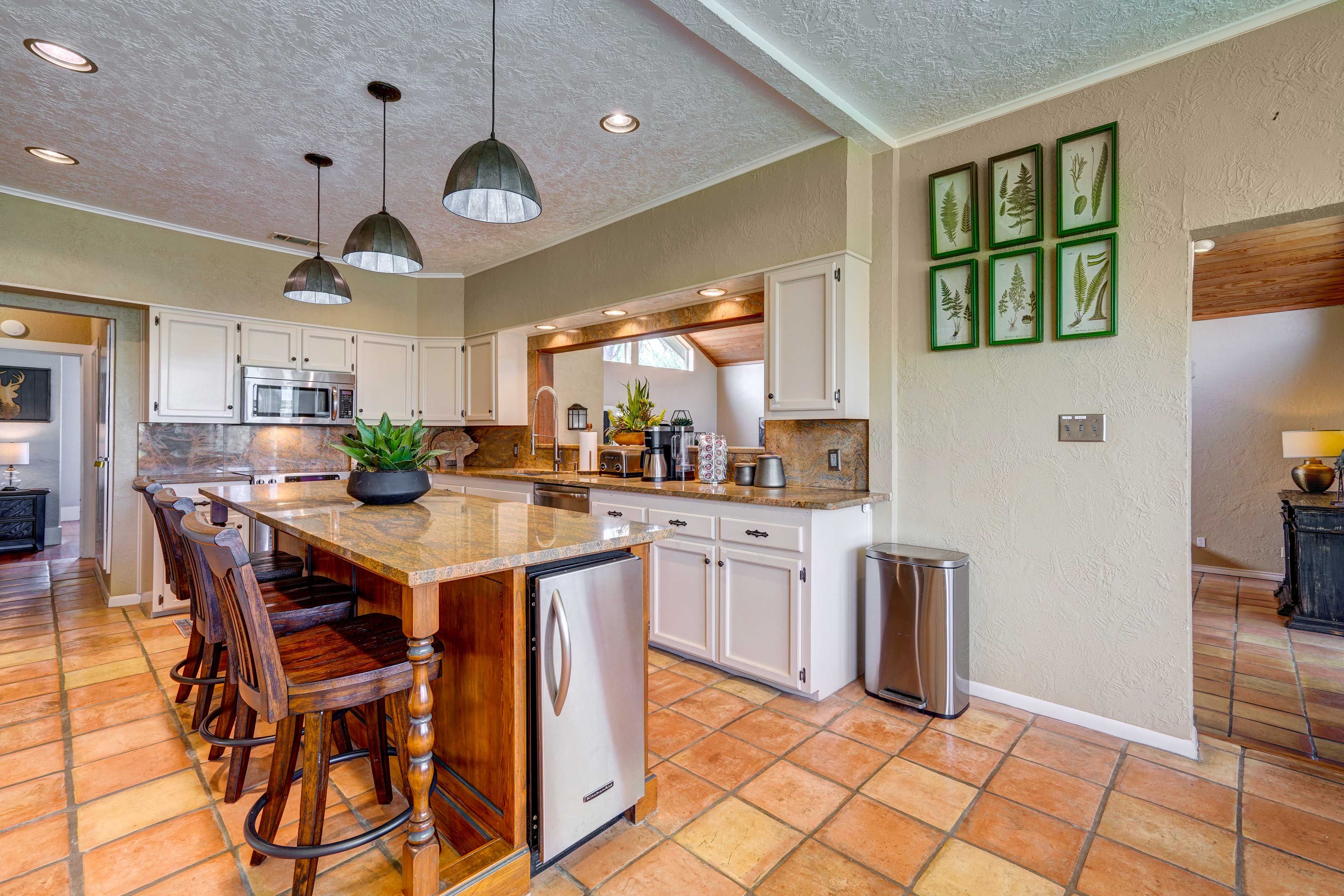 Kitchen | Cooking Basics | Paper Towels/Trash Bags Provided