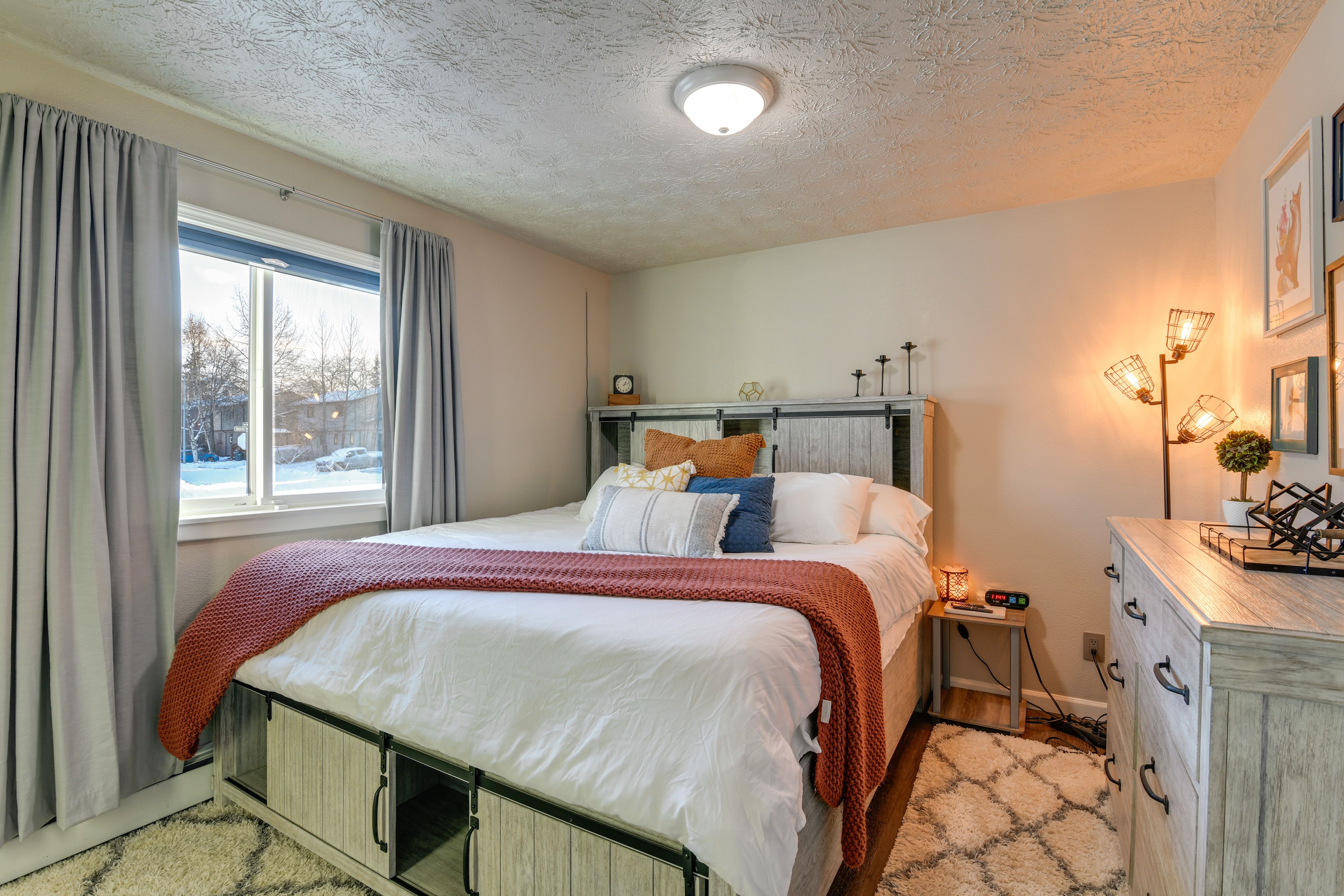 Bedroom 1 | King Bed | Linens Provided