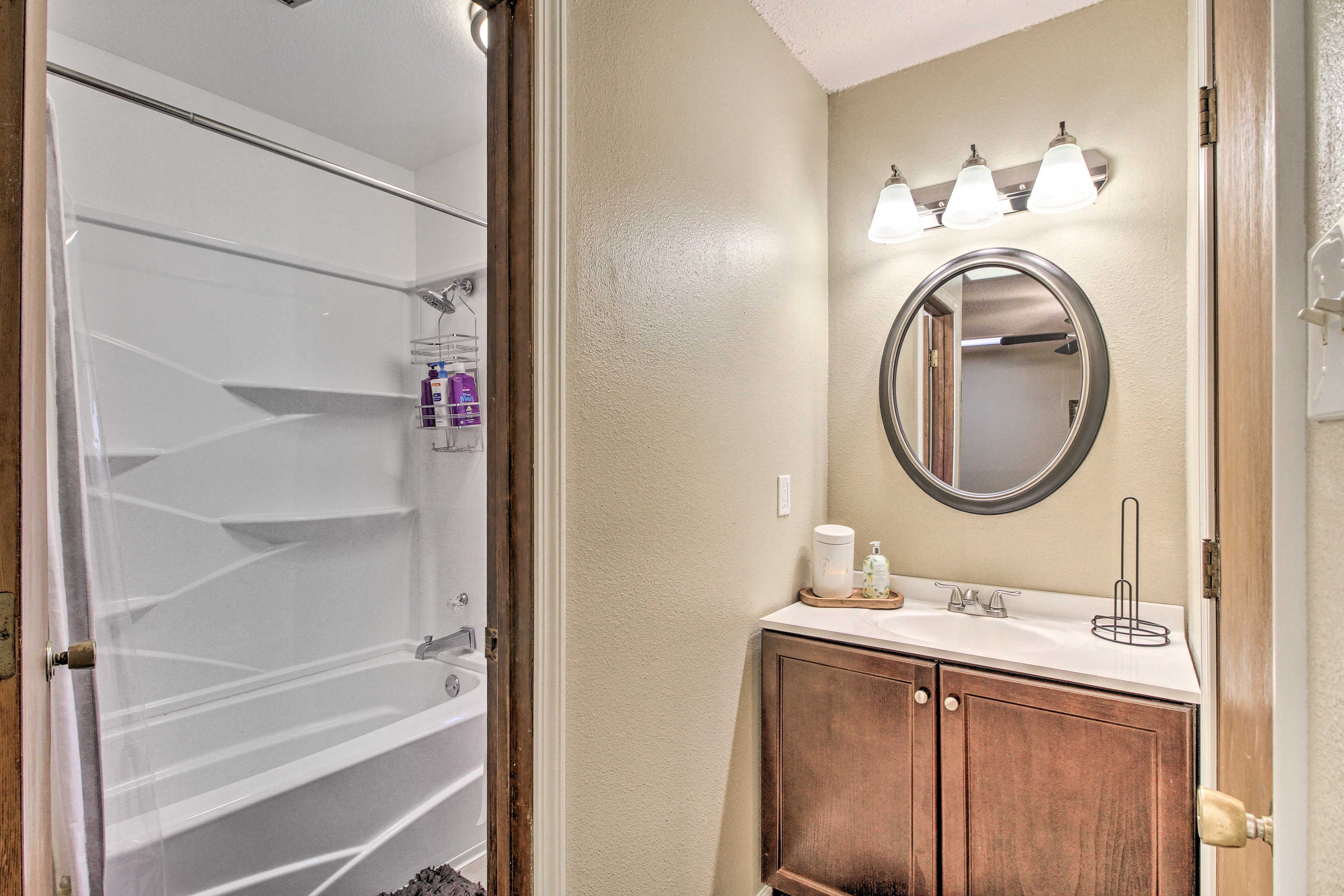 En-Suite Bathroom | Complimentary Toiletries