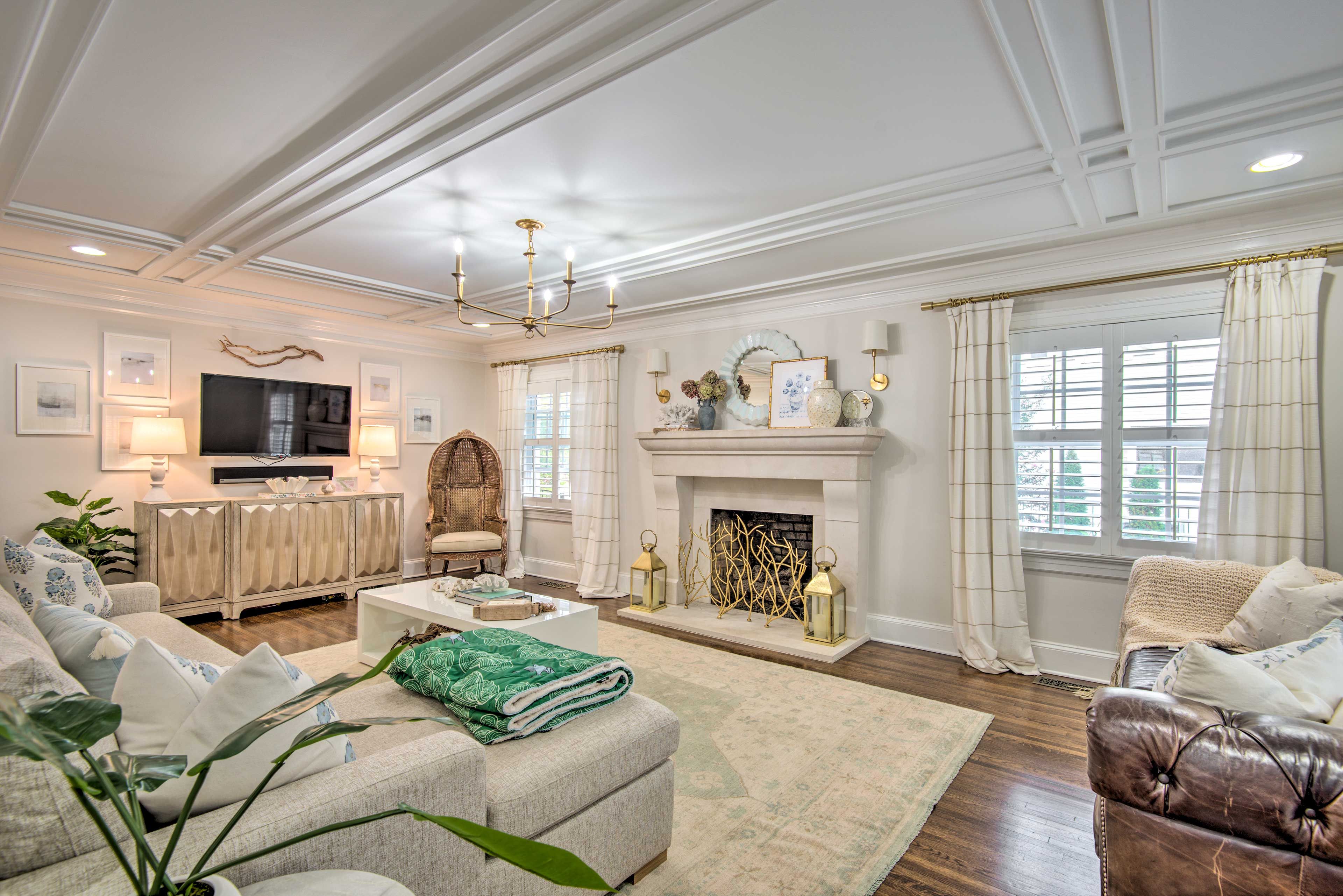 Living Room | Queen Sleeper Sofa | Free WiFi | Central A/C