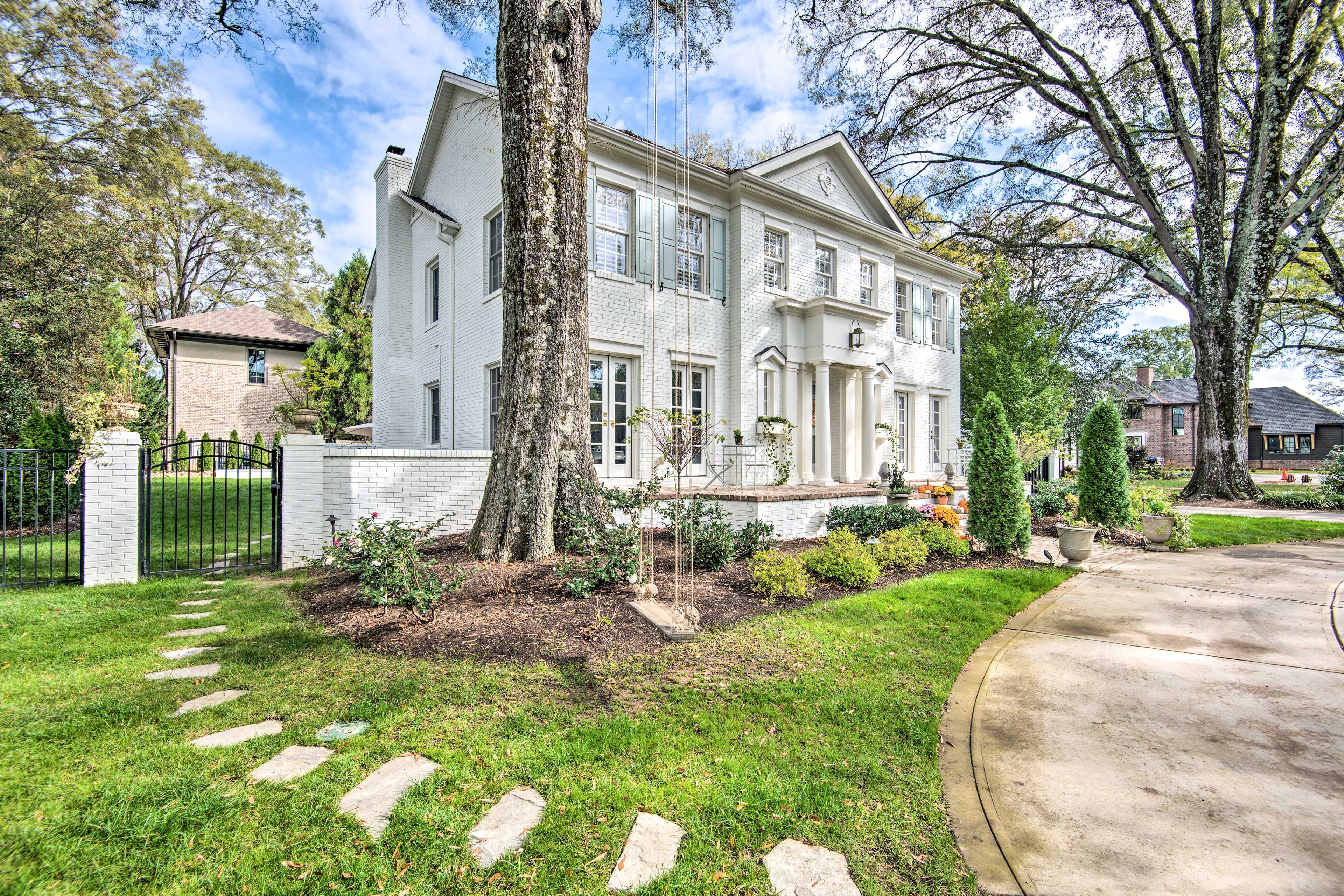 Charlottesville Vacation Rental | 5BR | 6BA | 3,600 Sq Ft | Stairs Required