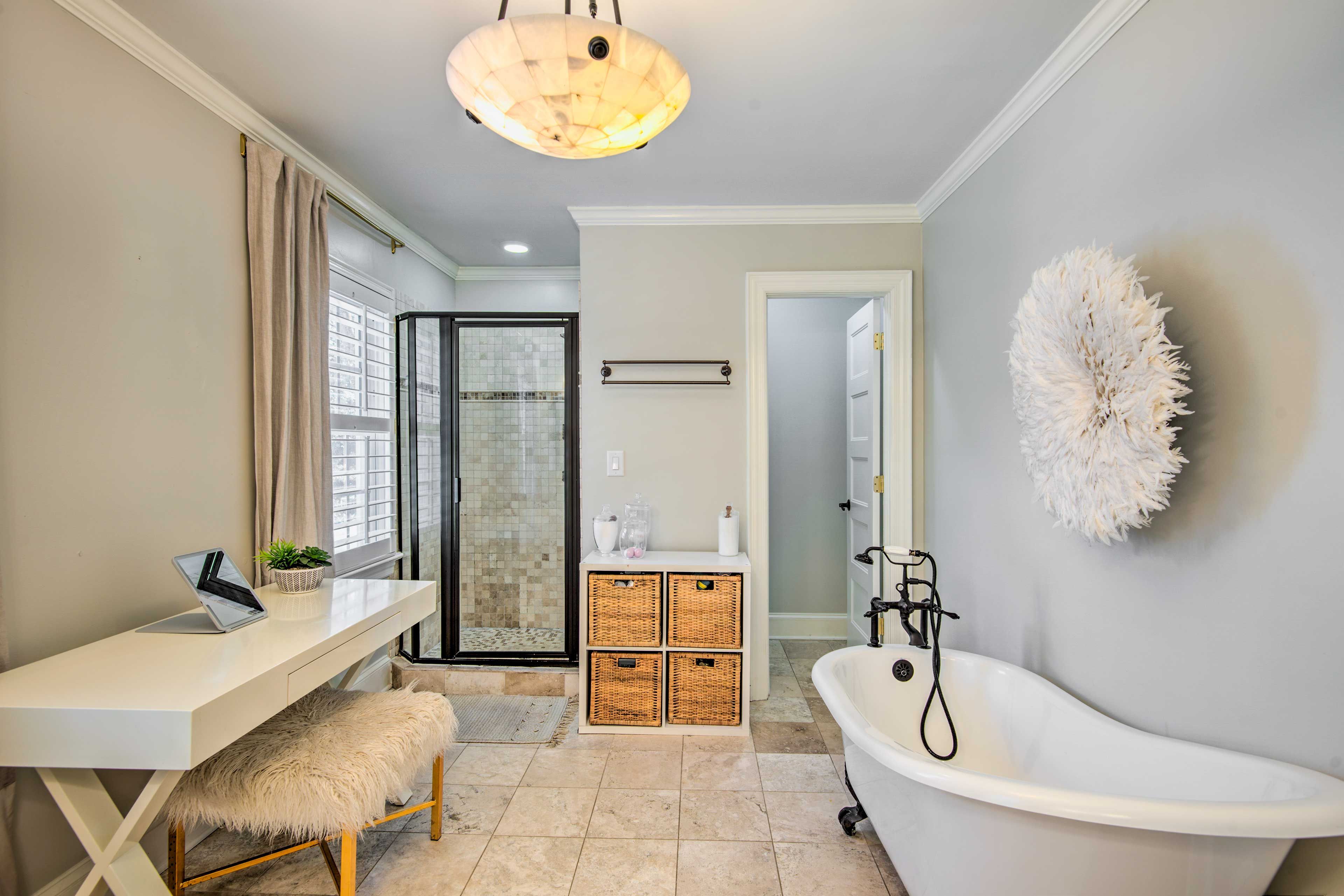 En-Suite Bathroom | Towels Provided
