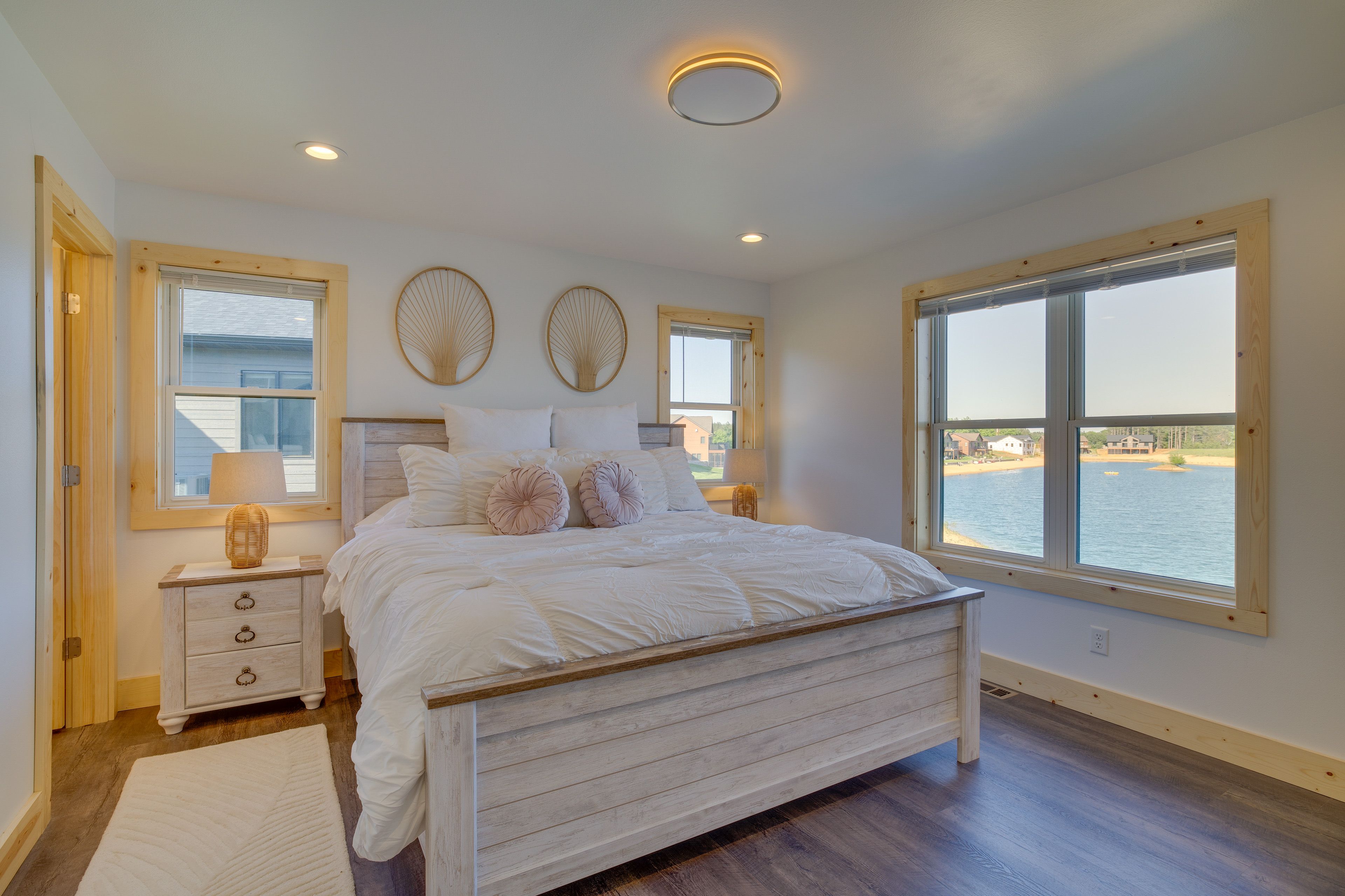 Bedroom 1 | King Bed | Main Floor | Smart TV