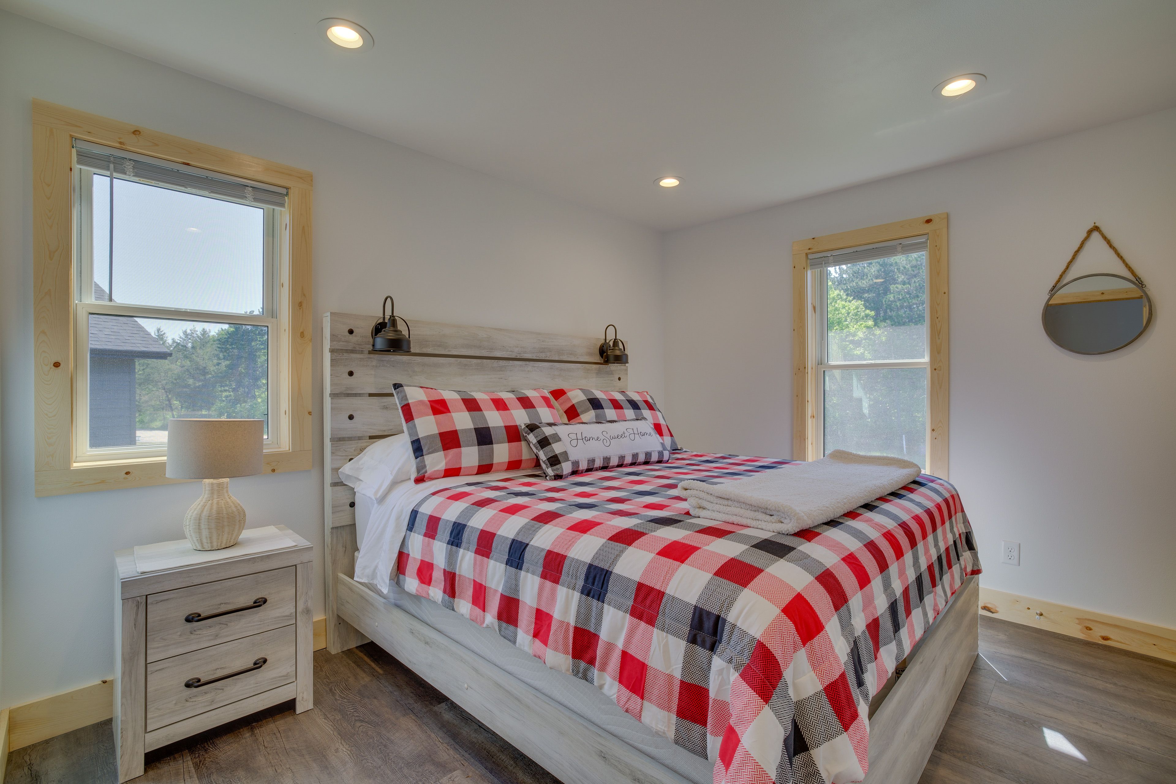 Bedroom 2 | King Bed | Main Floor | Smart TV