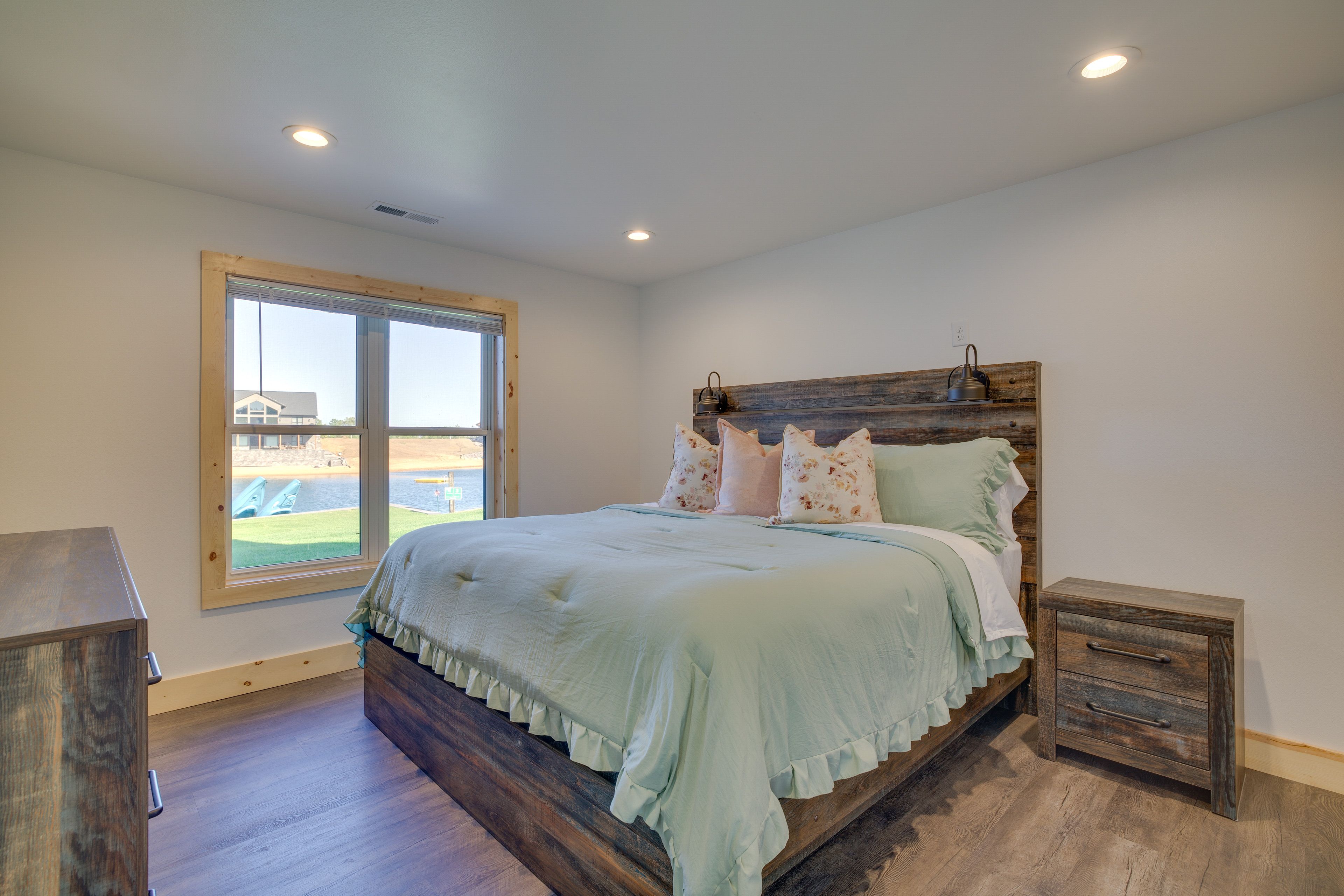 Bedroom 4 | King Bed | Lower Level | Smart TV
