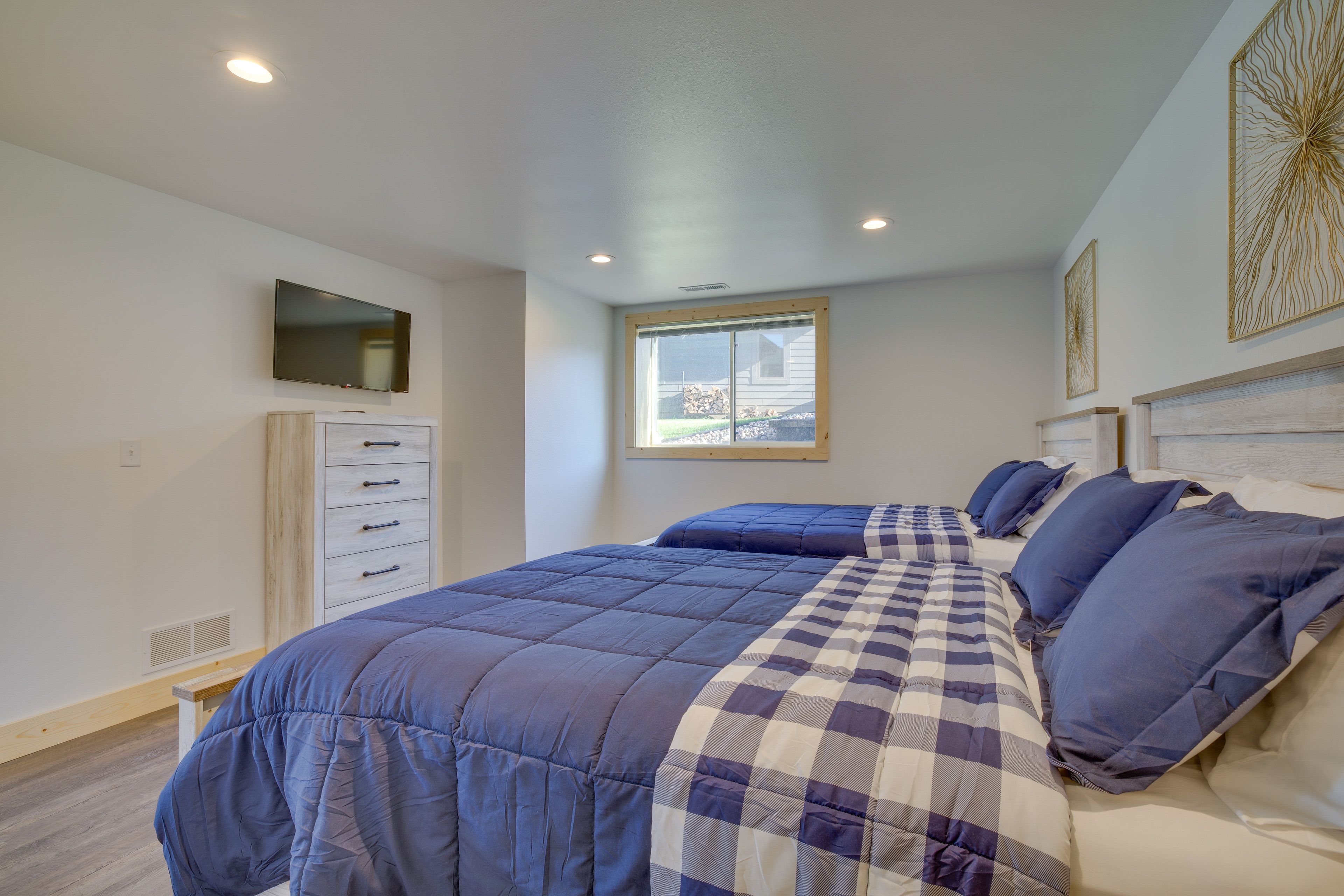 Bedroom 5 | 2 Queen Beds | Smart TV