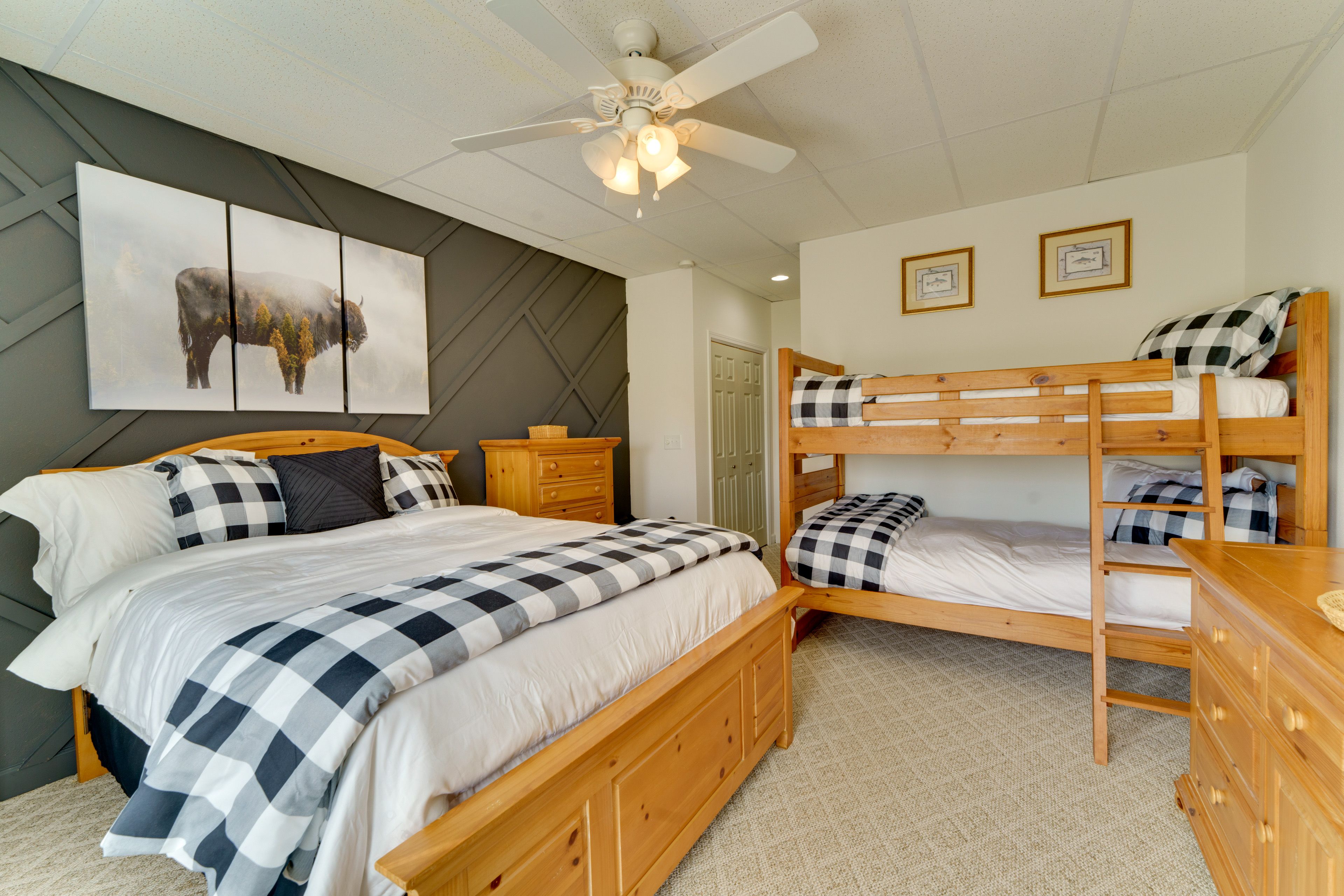 Bedroom | Queen Bed | Twin Bunk Bed | Linens & Towels