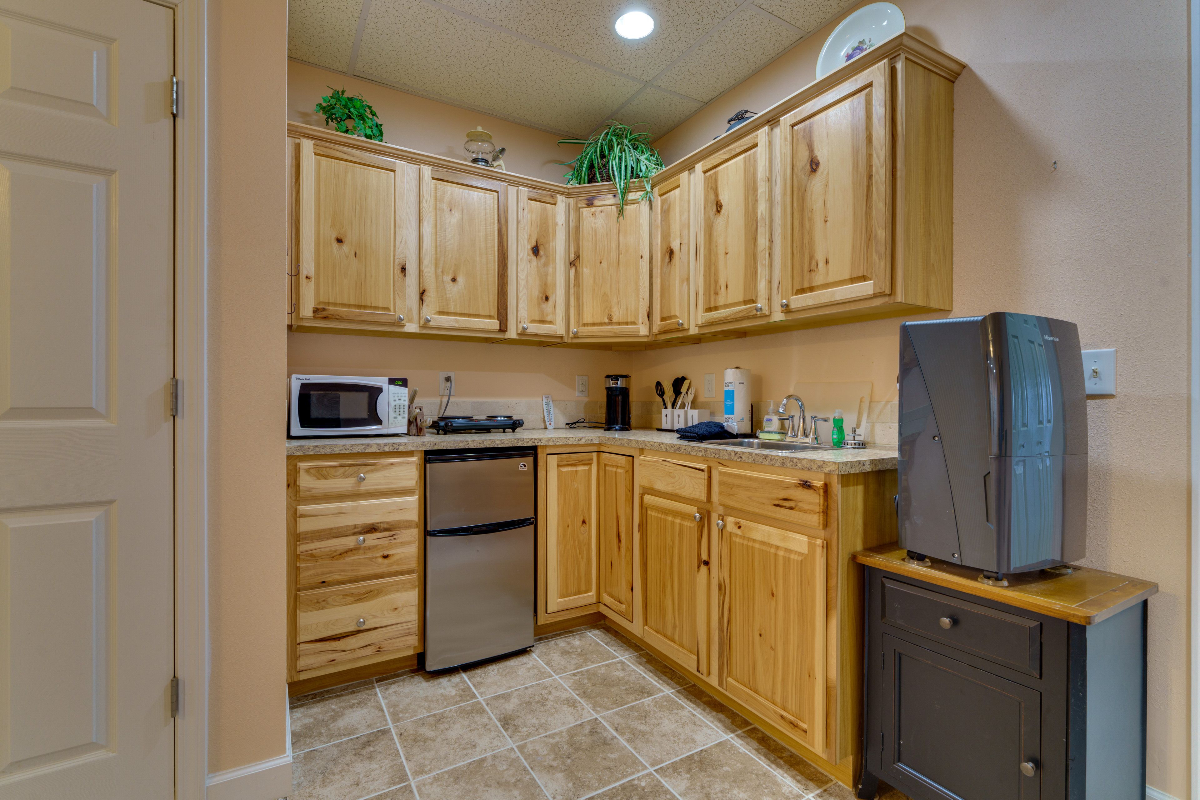 Kitchenette | Single-Story Condo | Central, Convenient Location | Free WiFi