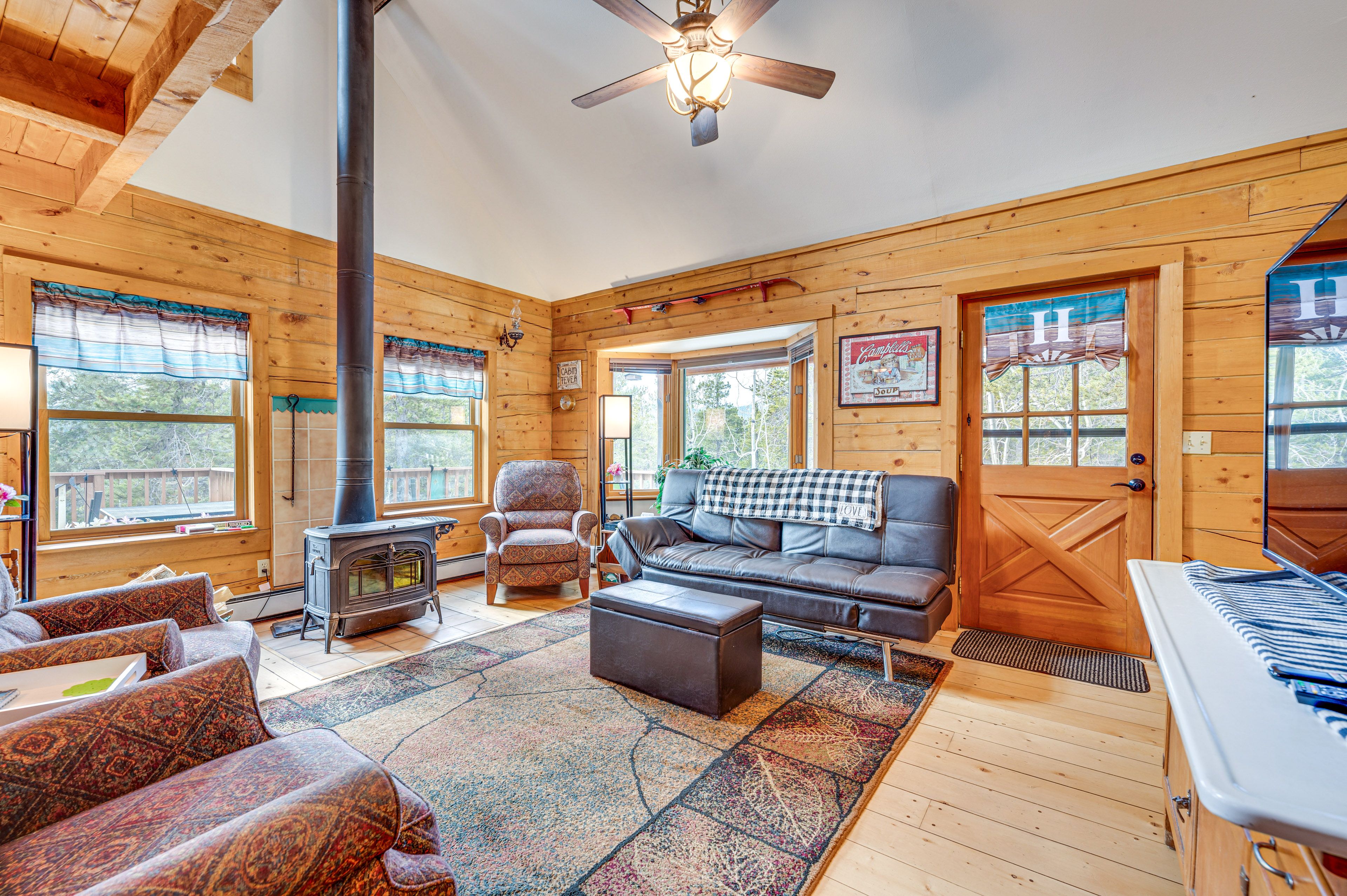 Living Room | Free WiFi | Smart TV | Wood-Burning Stove