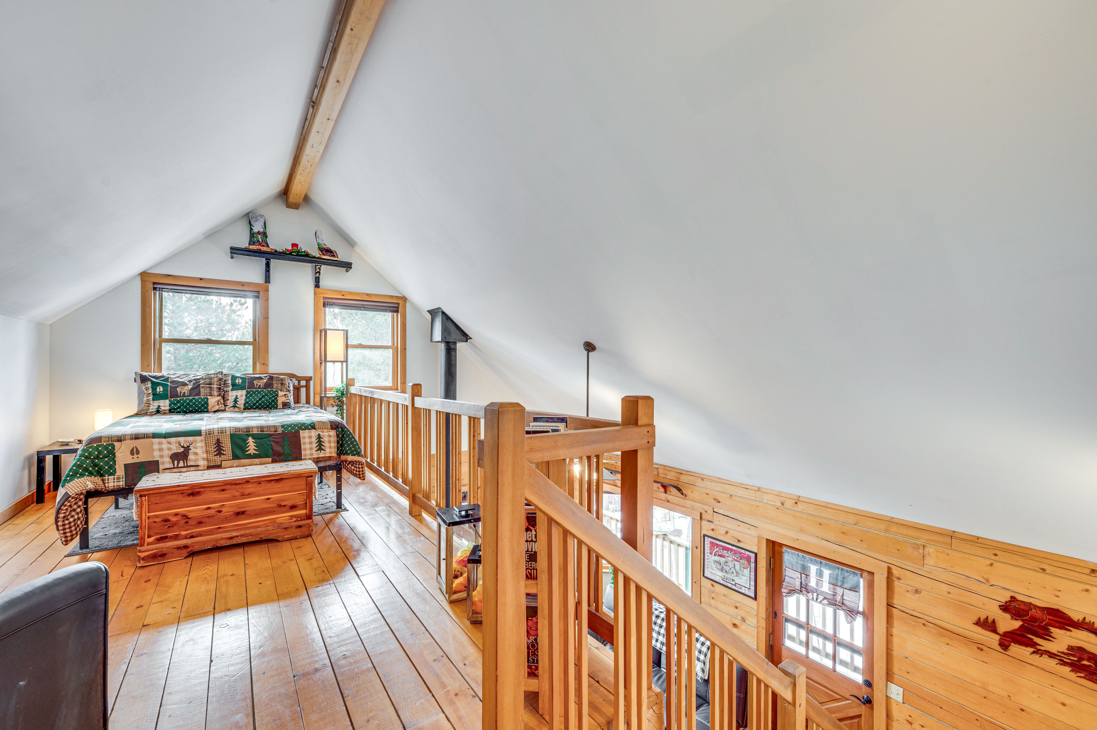 Loft | Queen Bed