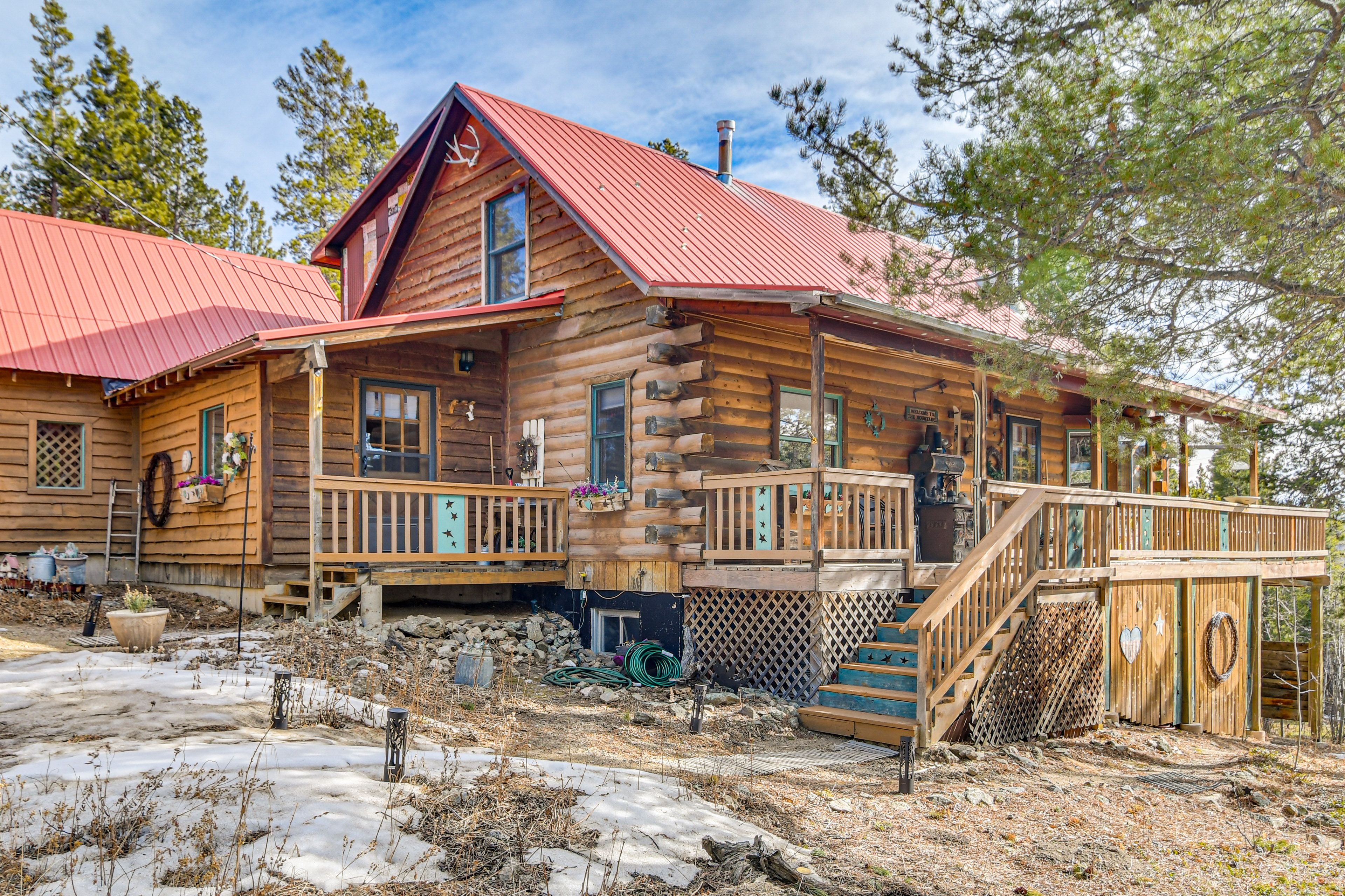 Parking | Driveway (2 Vehicles) | Garage (2 Vehicles)