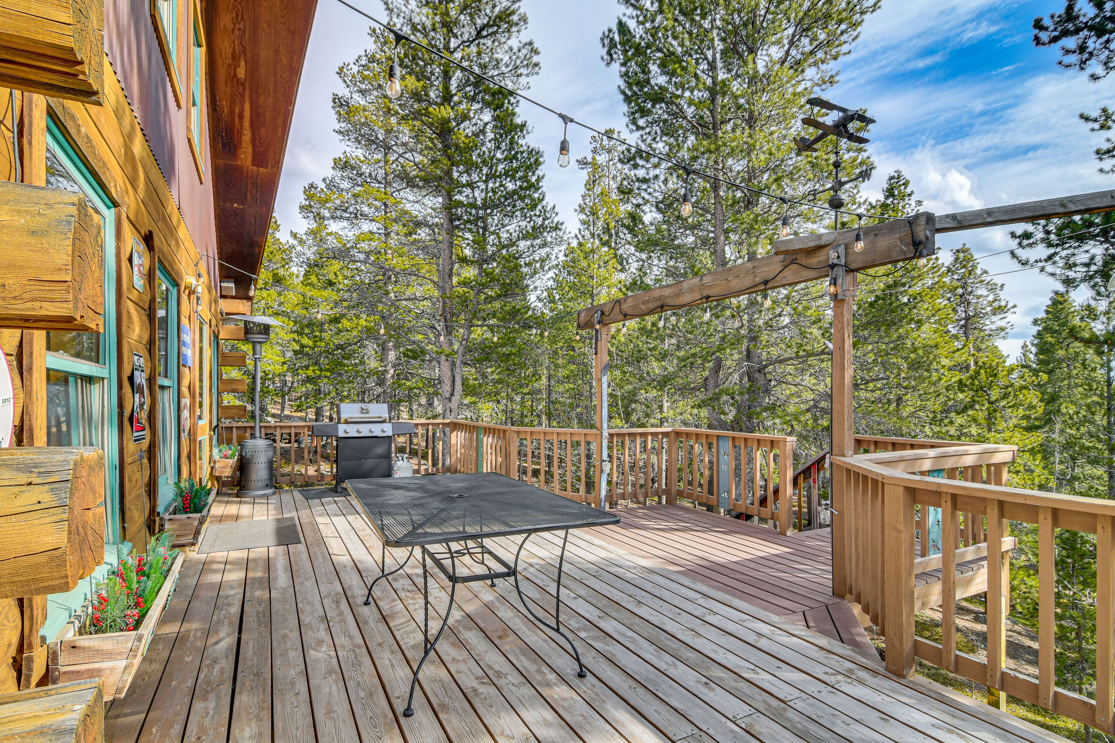 Deck | Gas Grill | Fire Pit