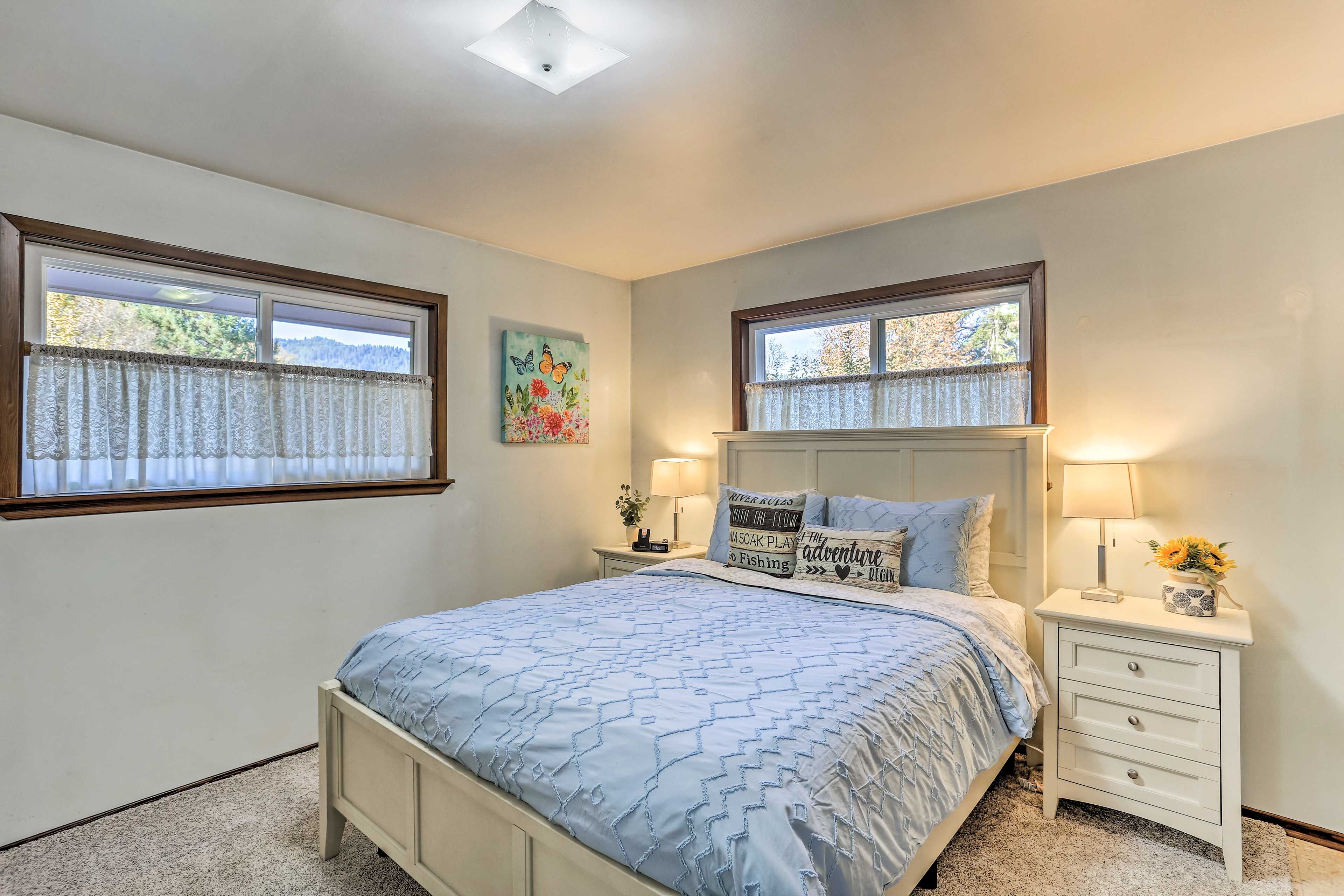 Bedroom 1 | Queen Bed | En-Suite Bathroom