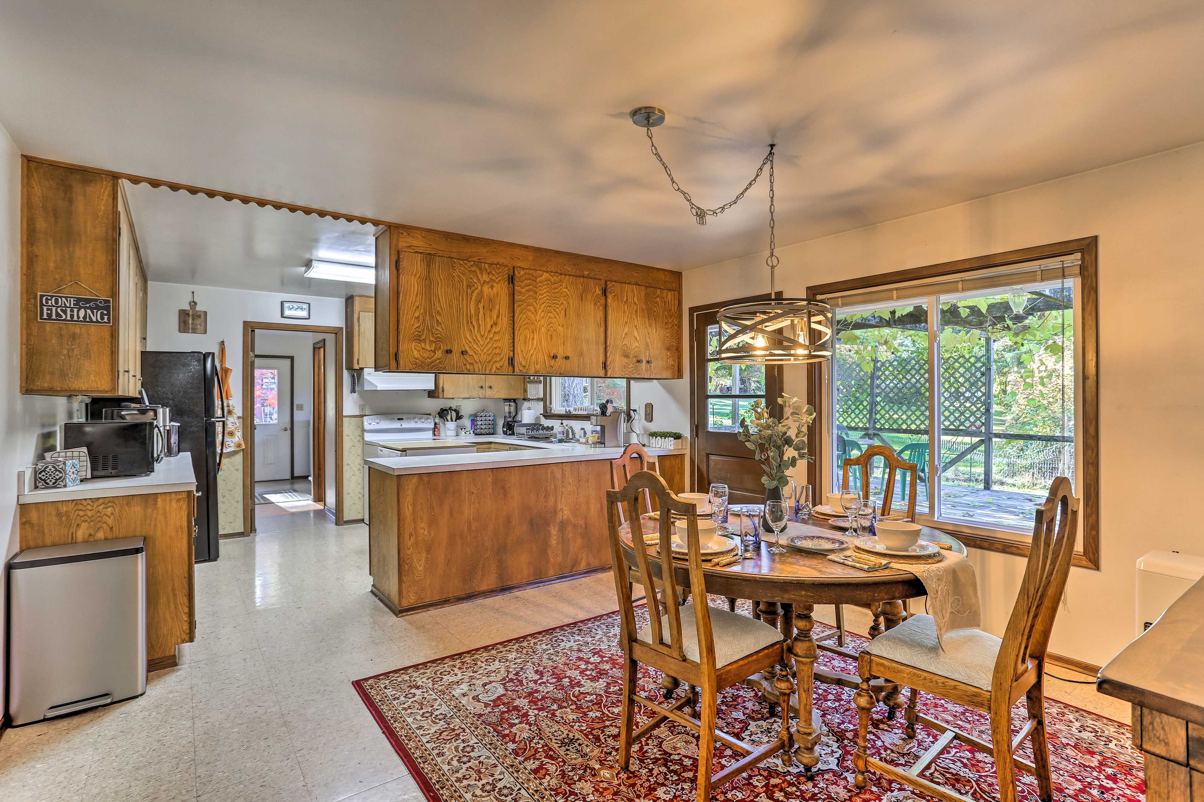 Home Interior | 1,800 Sq Ft | Single-Story Home | Free WiFi | A/C Units & Heat