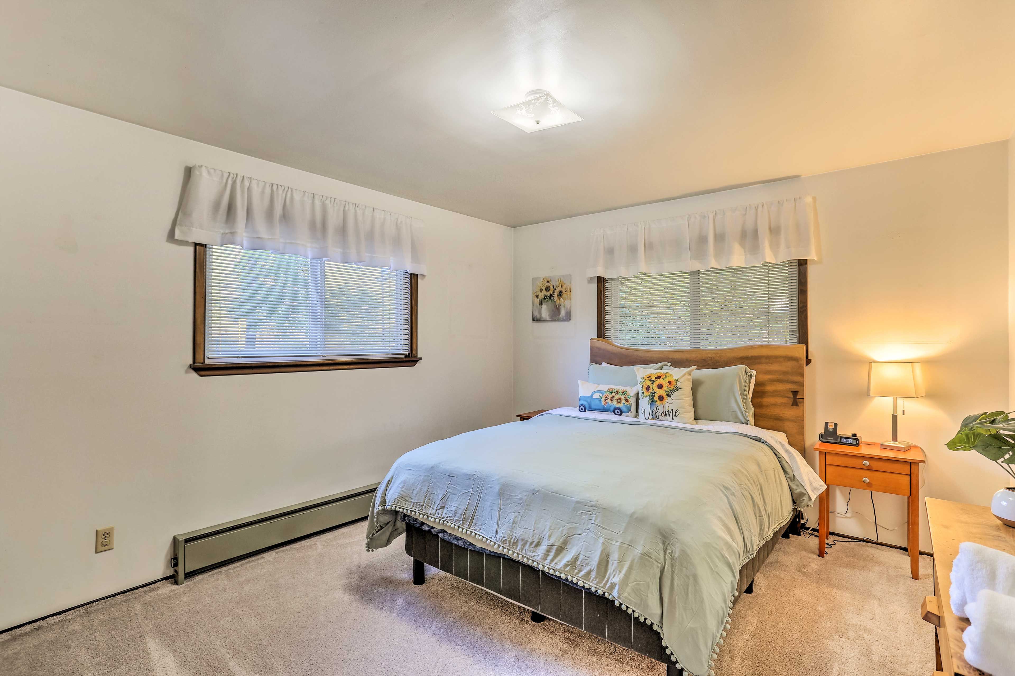 Bedroom 2 | Queen Bed