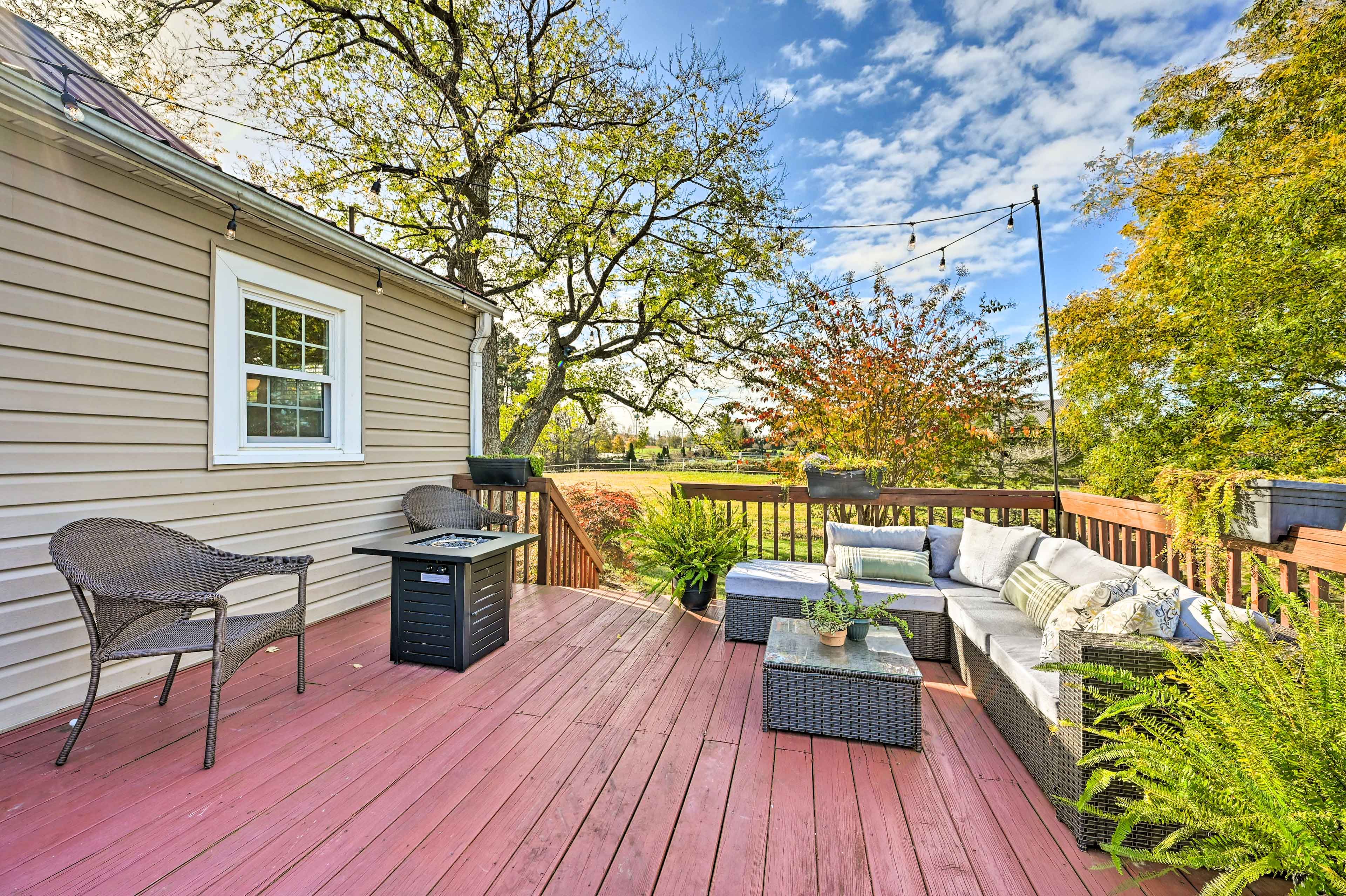 Deck | Fire Pit | Yard Games | 10-Acre Property