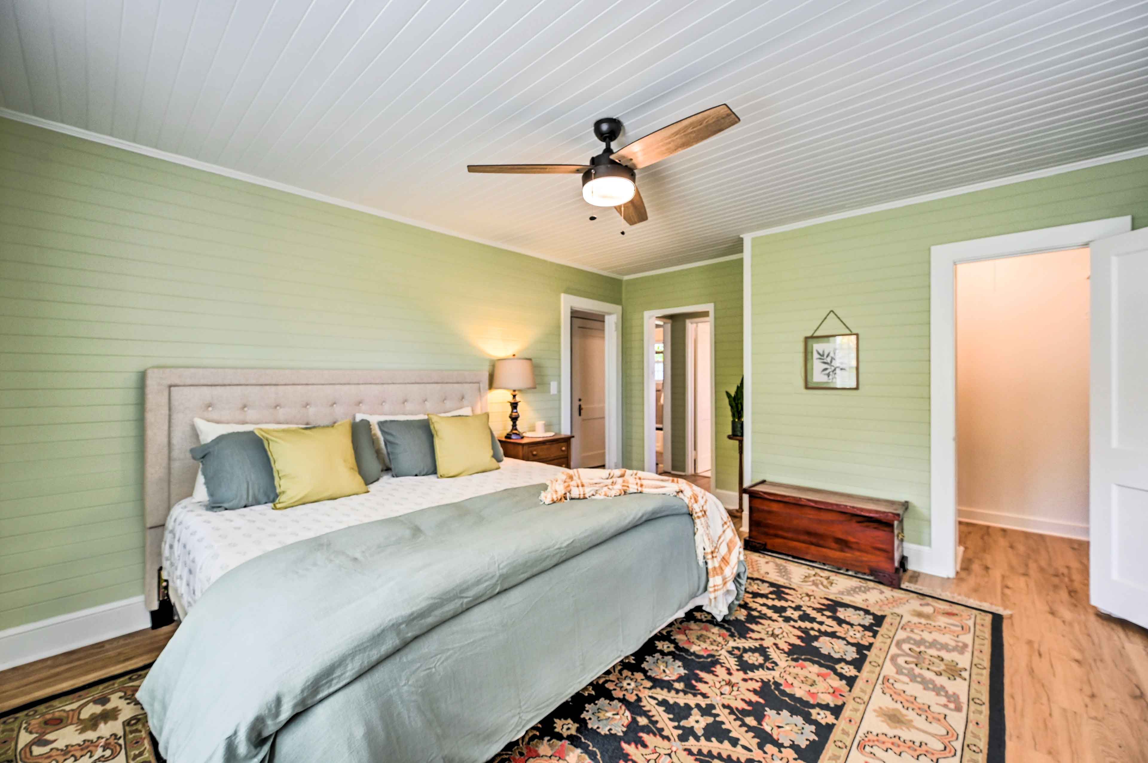 Bedroom 1 | King Bed | 1st Floor